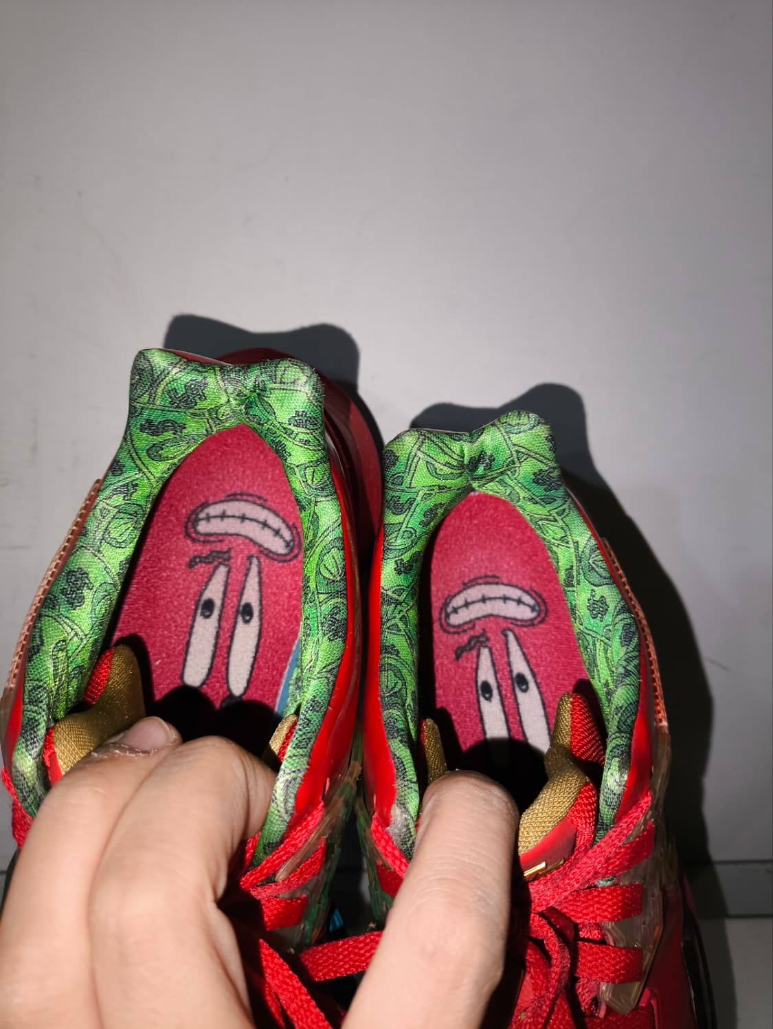 265mm 스폰지밥 x 나이키 카이리 로우2 집게사장 상품이미지6