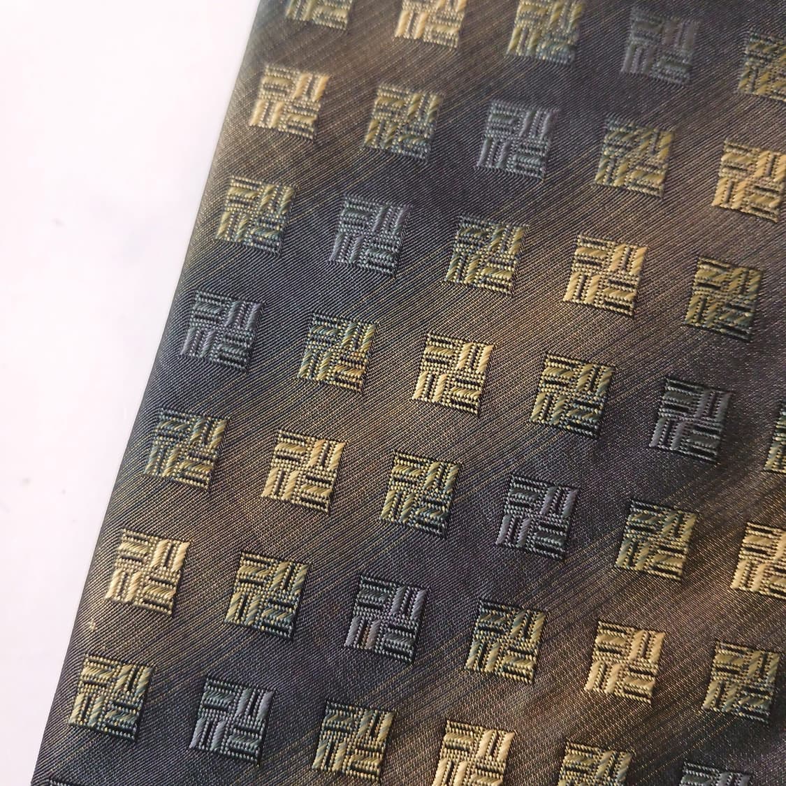 입생로랑 실크 다크그린 모노그램 넥타이 9.6cm A등급 A19076
 상품이미지9