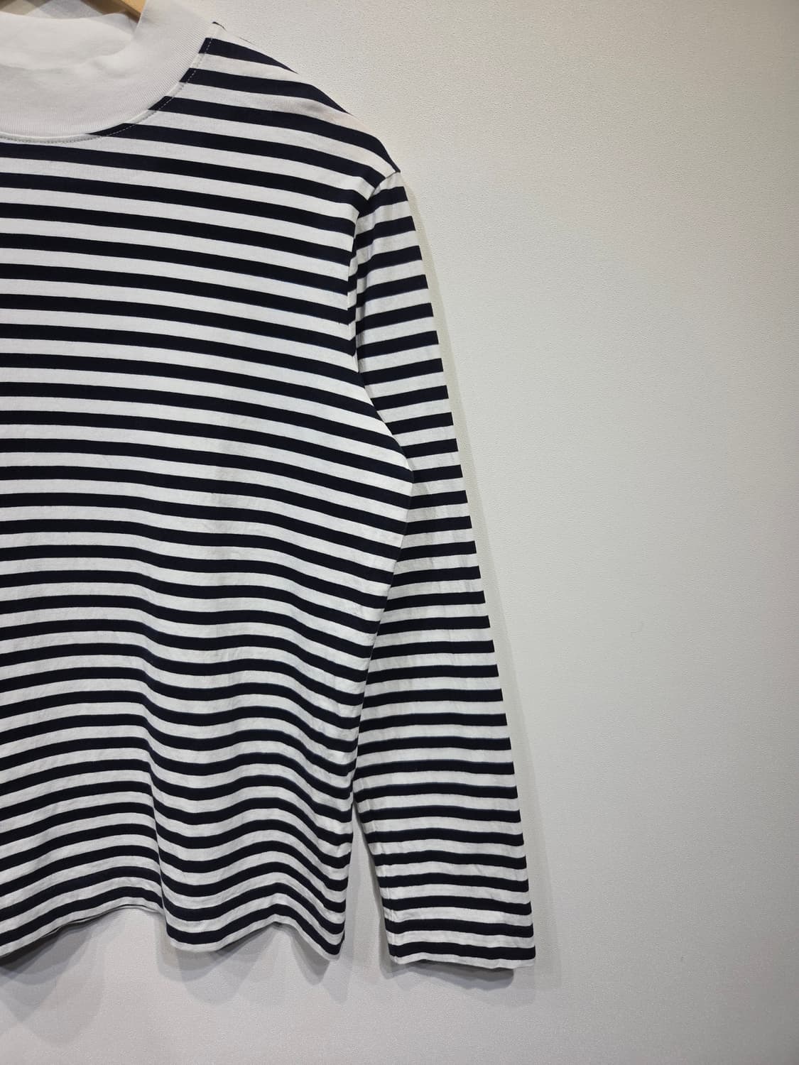 COS 코스 네이비 앤 화이트 스트라이프 모크넥 티셔츠 상품이미지5