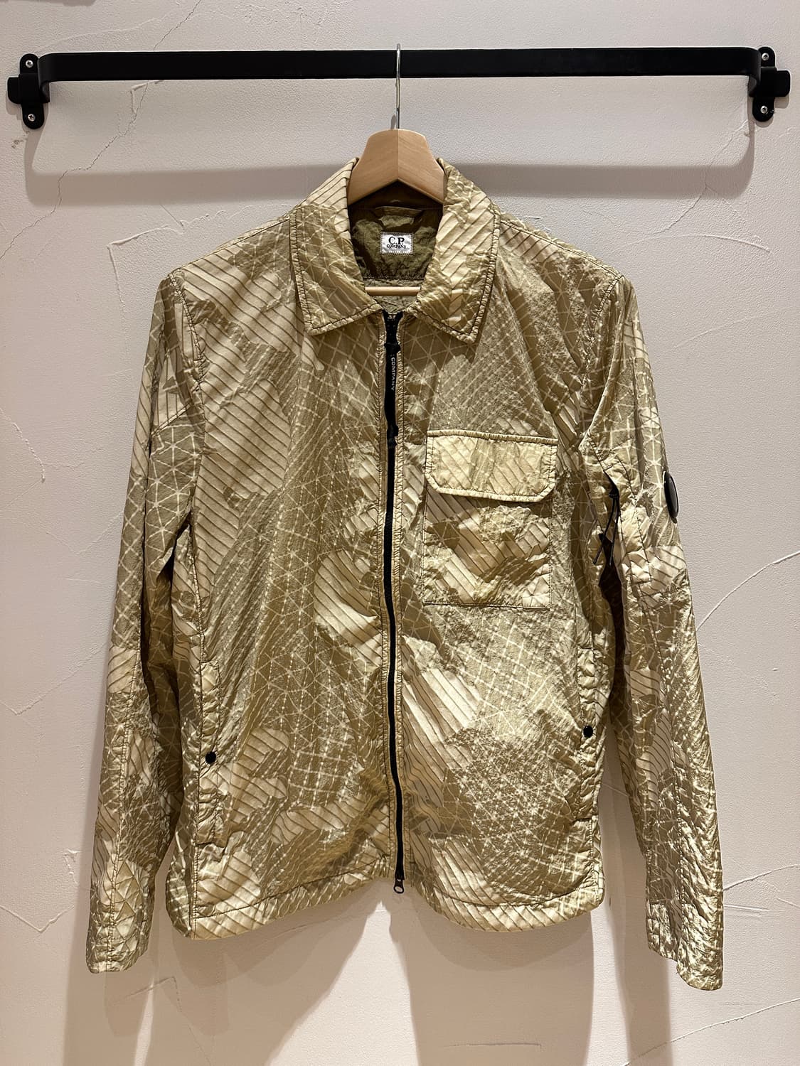 C. P. COMPANY 카모 넷 암 렌즈 셔츠 자켓 상품이미지1