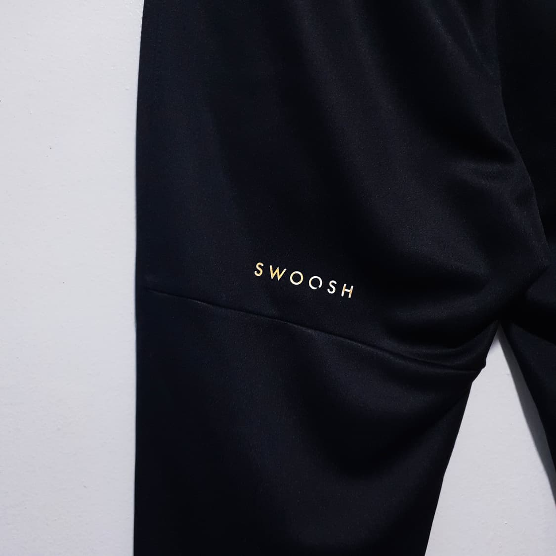 S) 나이키 NSW 신형 21fw 더블 스우시 폴리 트랙 팬츠 블랙 골드 상품이미지10