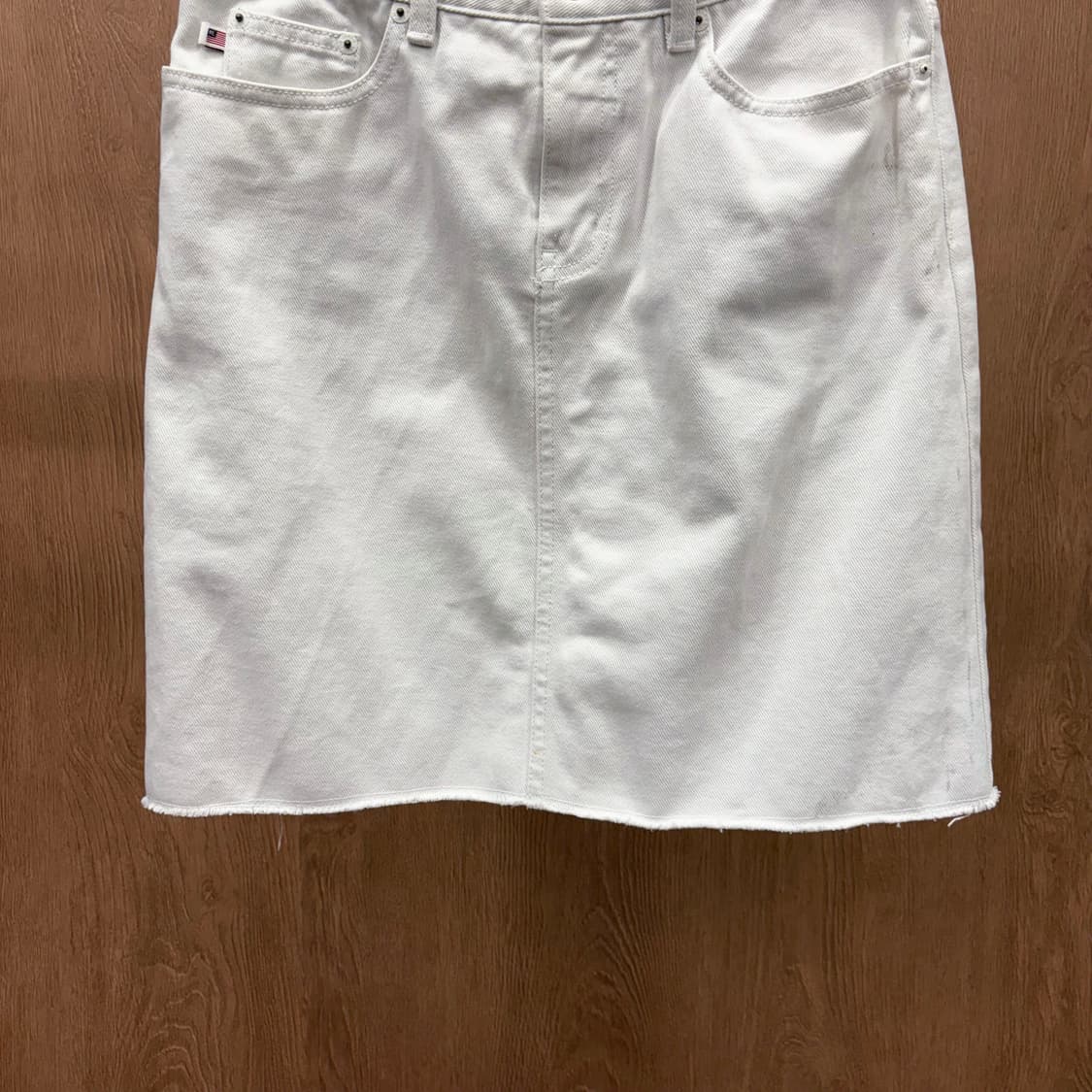 폴로 진스 데님 미니 스커트 밑단 컷오프 포켓 로고 탭 디테일 화이트 상품이미지5