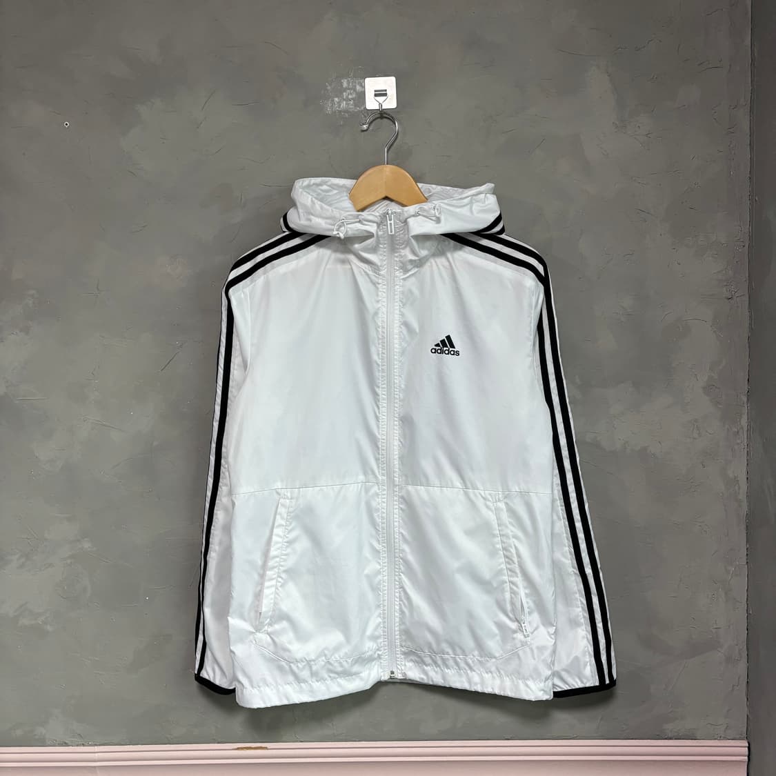 아디다스 화이트 바람막이 상품이미지1