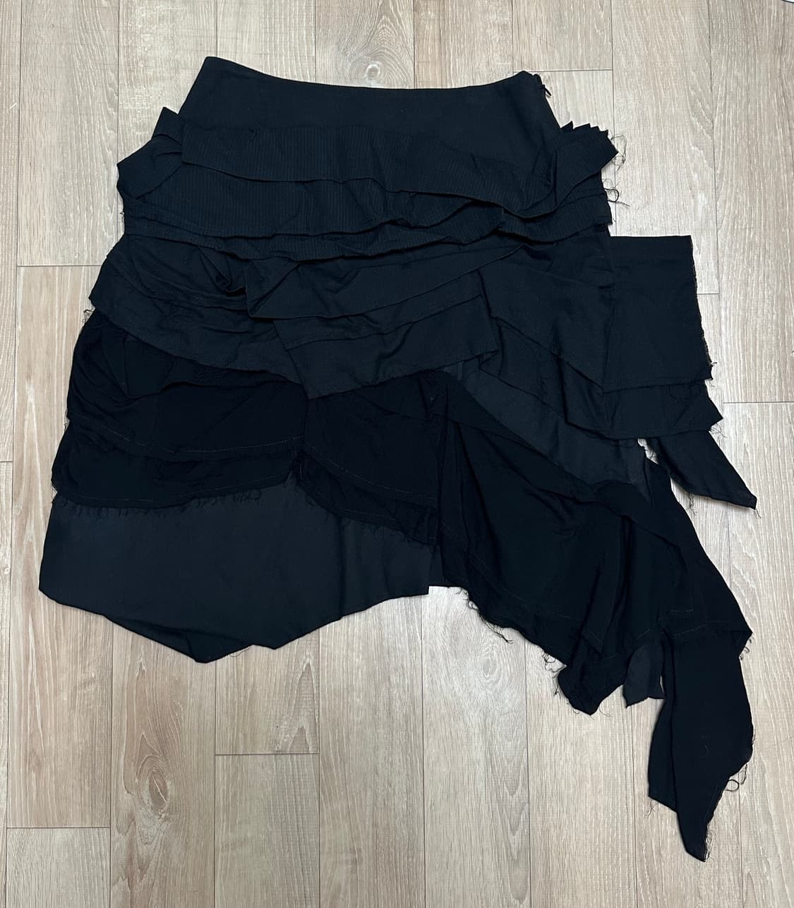 낫띵에브리띵 RUFFLE MIDI SKIRT IN BLACK (01) 상품이미지3
