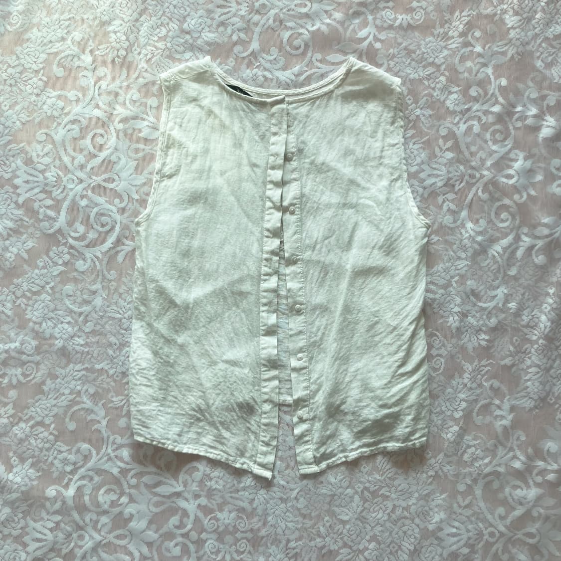 Embroidery sleeveless blouse 상품이미지4