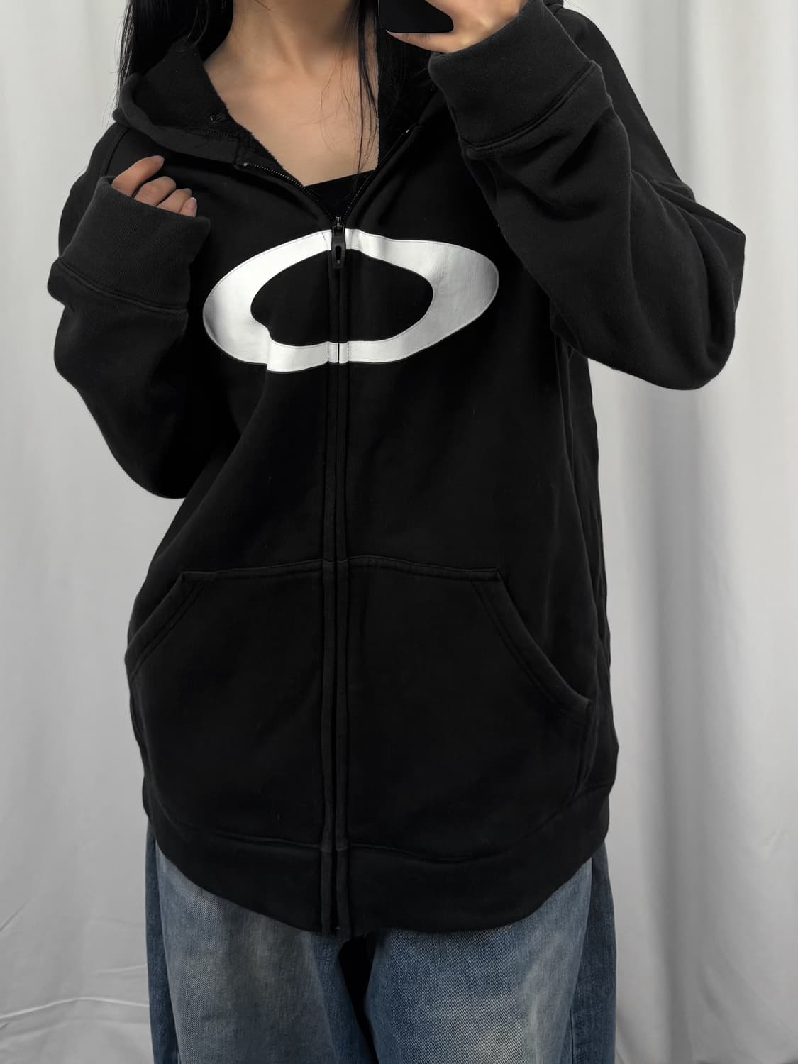 오클리 로고 블랙 후드집업 상품이미지1