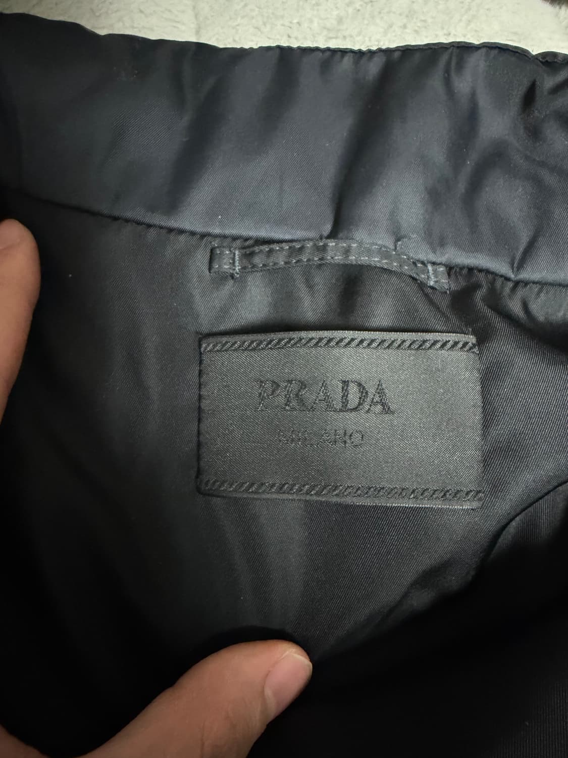 프라다 리나일론 크롭 다운 패딩 블랙 색상 상품이미지5