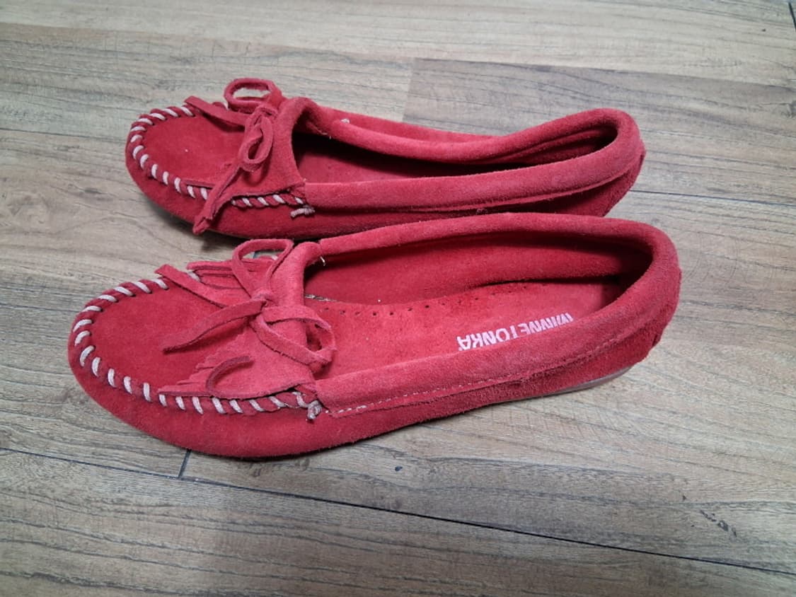 MINNETONKA 빨강색 가죽로퍼 태슬 실 칼발250 미착화
표기는 7 상품이미지2