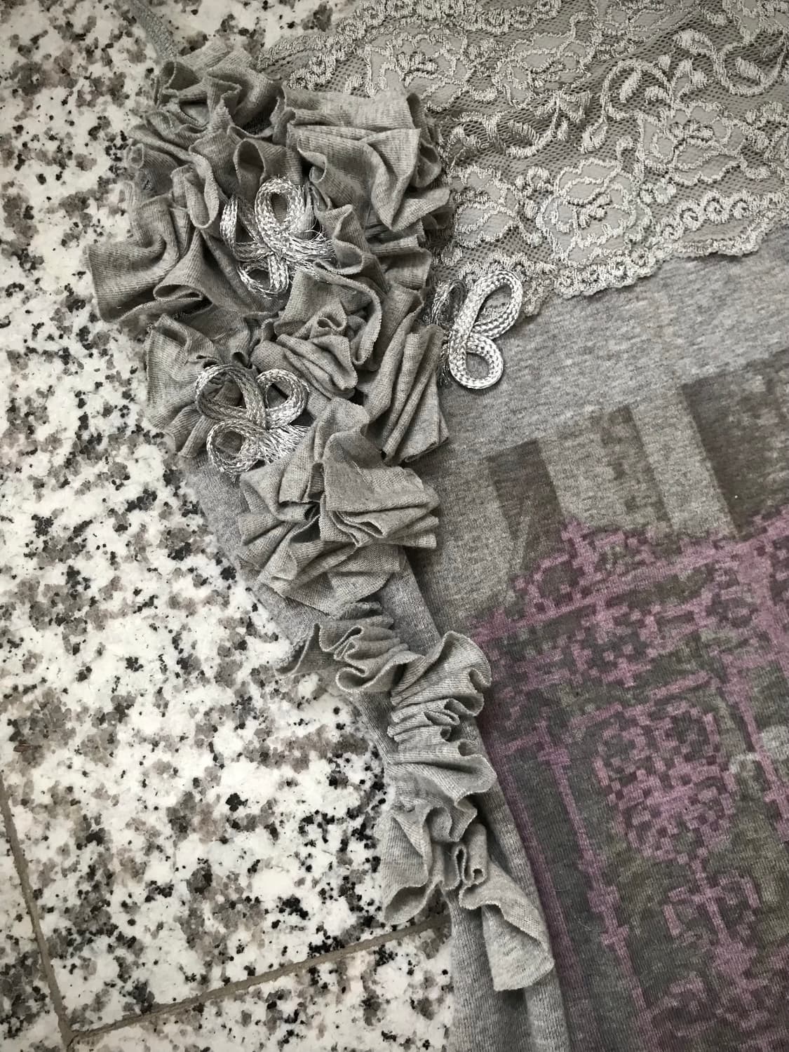 Lace Ruffle Graphic Cami Top 상품이미지2