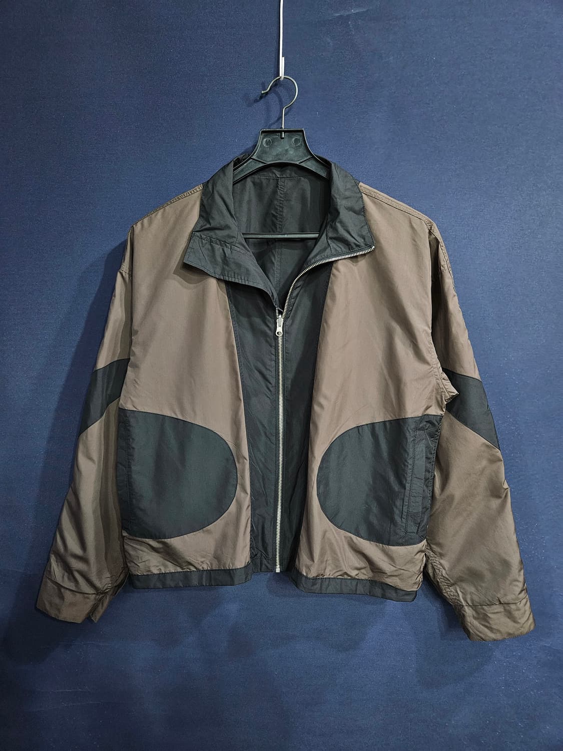 플라스틱 프로덕트 브라운&블랙 남성 세미오버핏 100 방풍 리버시블 자켓 상품이미지1