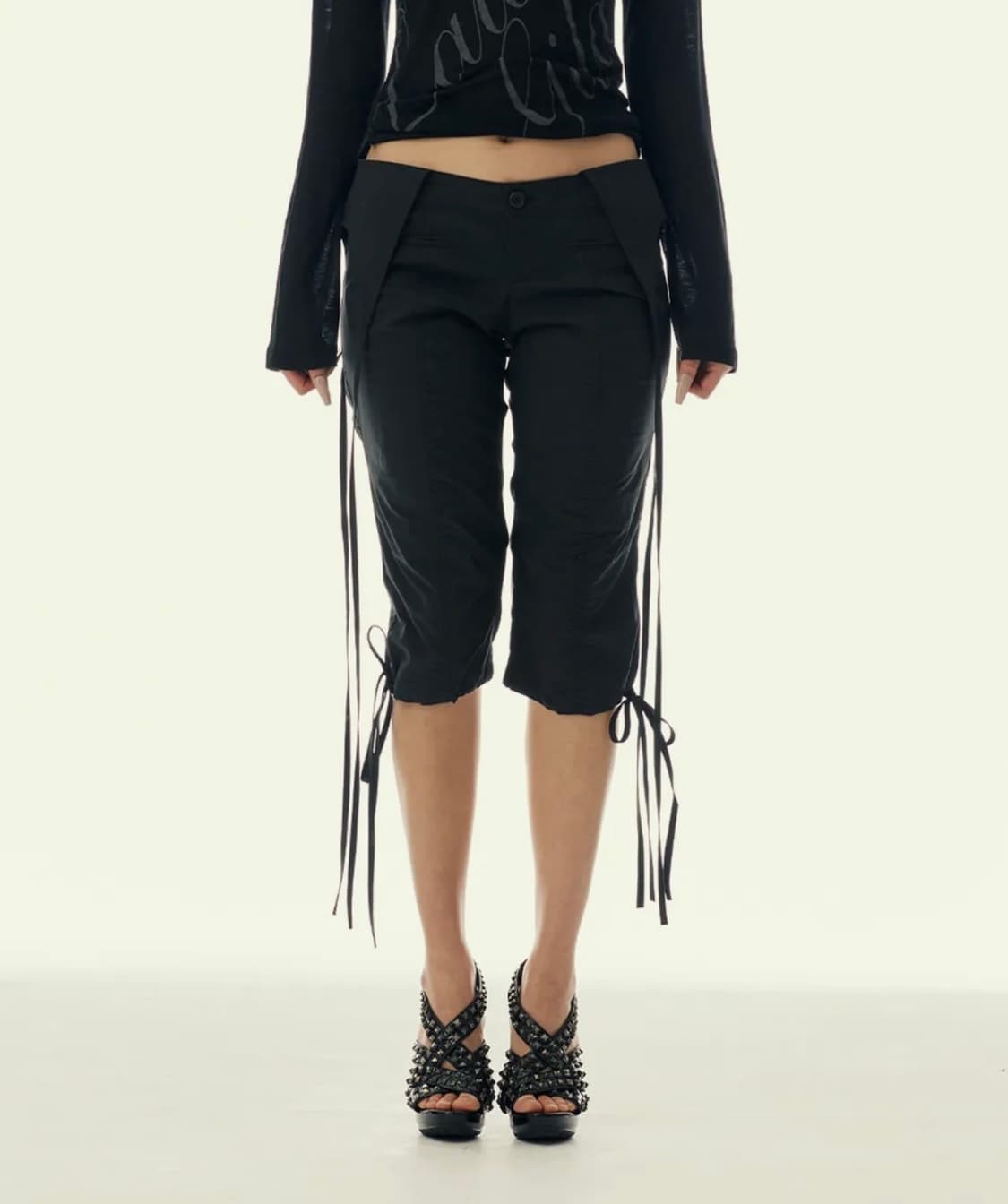길라아카이브 SHIRRING OVERLAP CAPRI PANTS_BLAC 상품이미지1