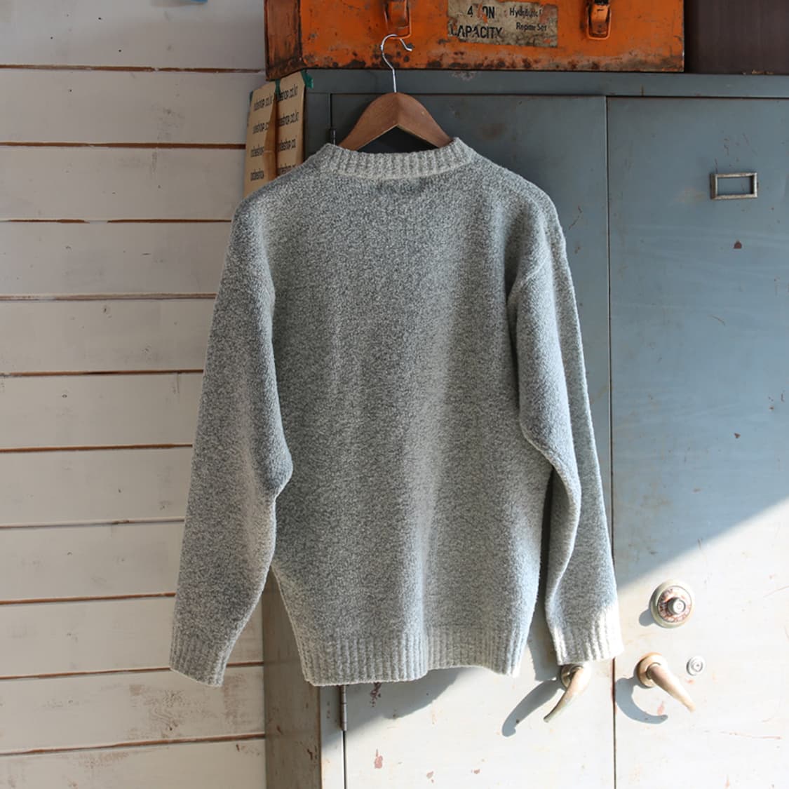 (착용컷) AUTHENTIC 니트 (남성용 100) 상품이미지2