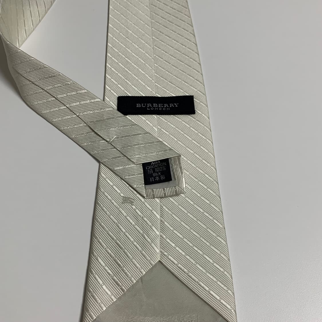버버리(BURBERRY) 화이트컬러 스트라이프 명품넥타이 심플로고 최상급 상품이미지7
