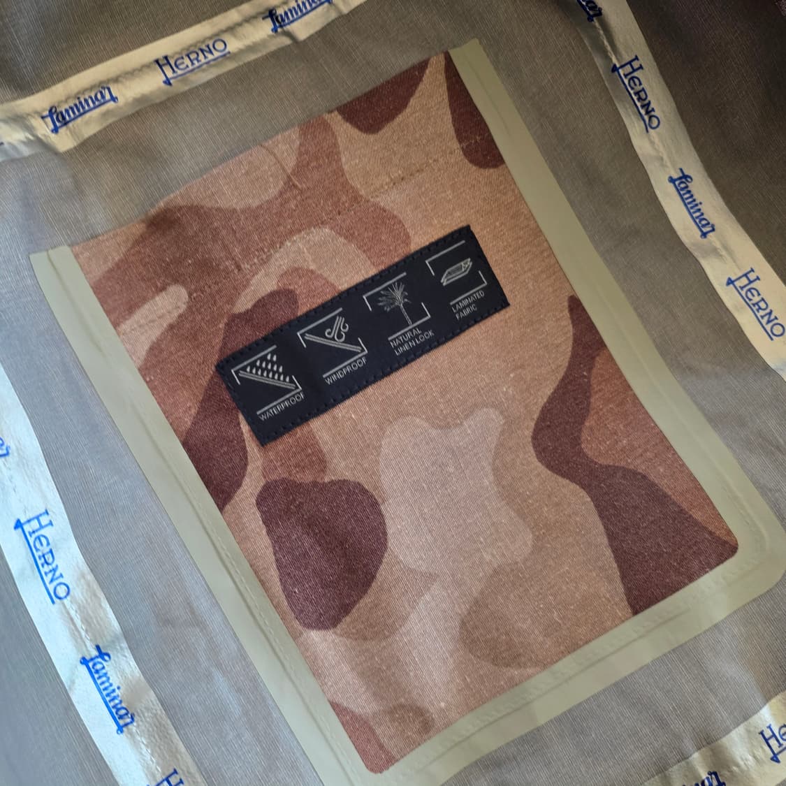 Herno Laminar 에르노 역대급 이탈리안 최상급 린넨 간절기 코트 상품이미지9