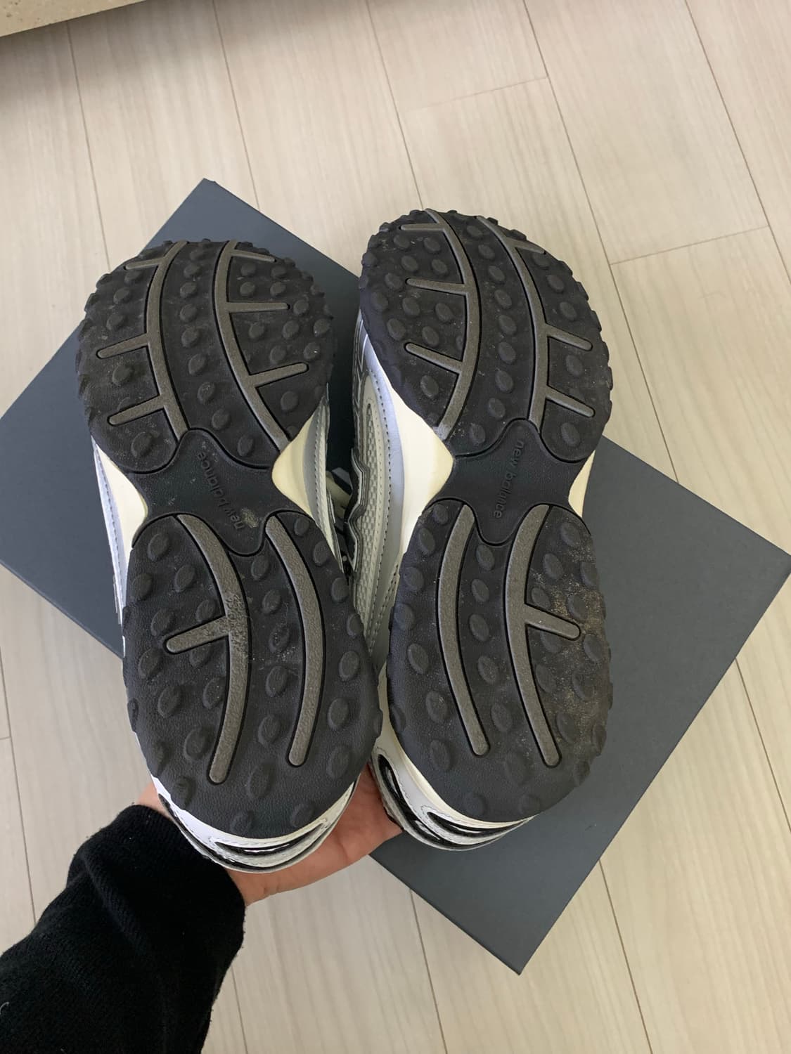 뉴발란스 204L 실버 메탈릭 네이비 240 상품이미지5