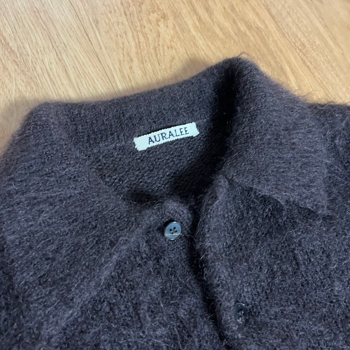 오라리 브러쉬드 슈퍼키드 모헤어 폴로 니트 다크브라운 긴팔 상품이미지3