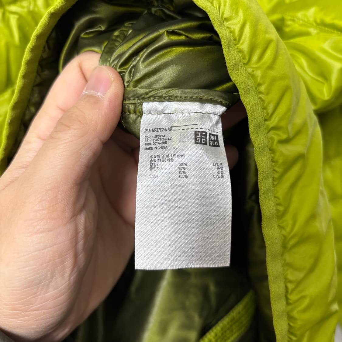 유니클로 울트라라이트 연두형광 경량패딩 상품이미지4