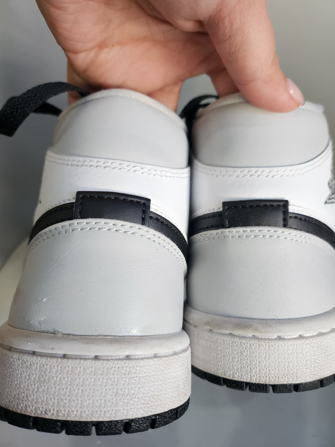 나이키 에어조던 1미드 우먼스 라이트 스모크 그레이 상품이미지3