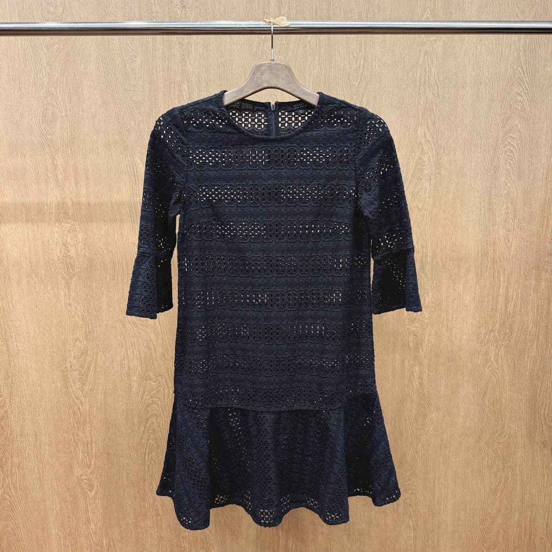 올세인츠 아일렛 레이스 플레어 원피스 스캘럽 패턴 시스루 디테일 블랙 상품이미지2