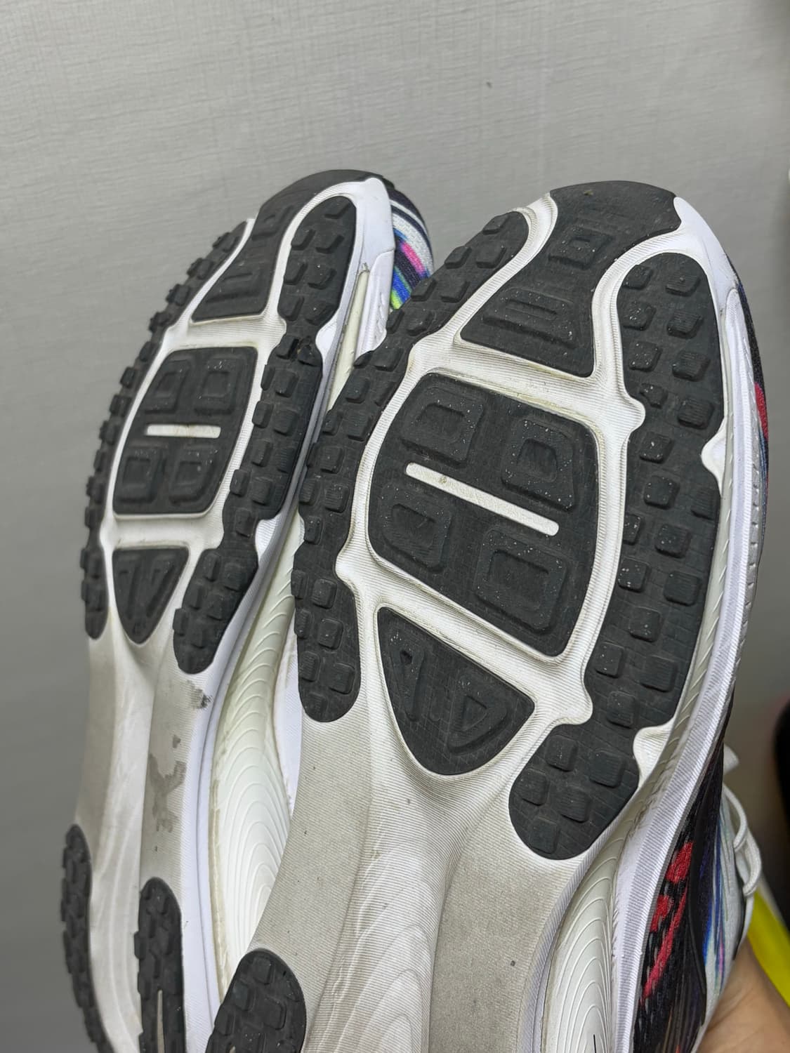 보메로 18 런닝화 275팔아요 상품이미지4