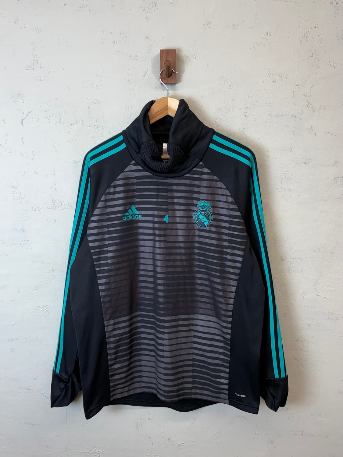 아디다스 레알마드리드 빈티지 웜 트랙탑 상품이미지1