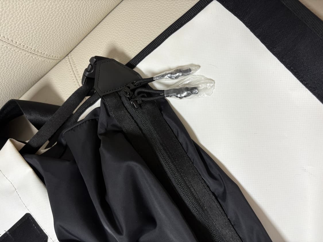 Ader Error Trace Esty Messenger Bag Whit 상품이미지6