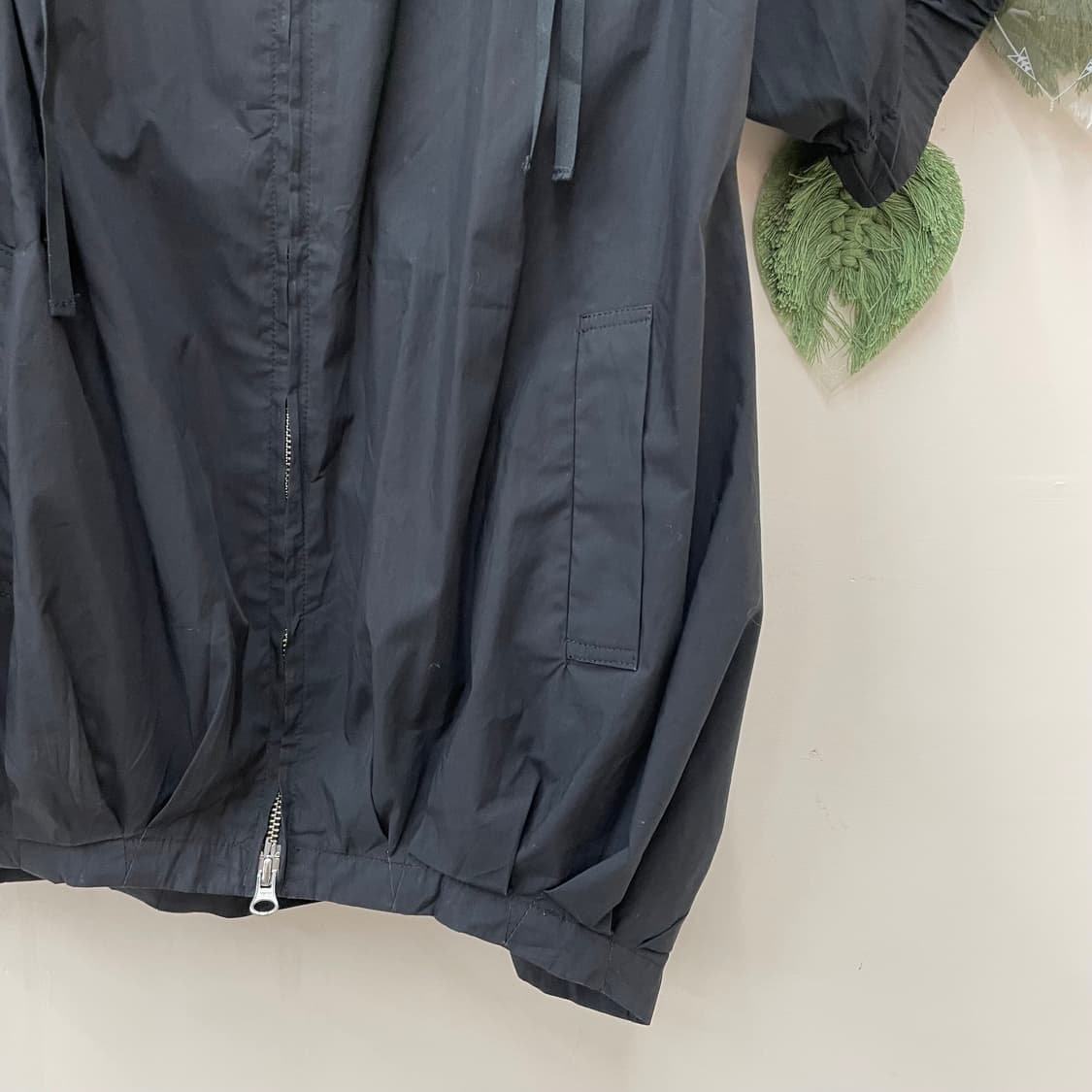 블랙 2way 지퍼 셔링 디테일 롱 반팔 자켓 상품이미지3