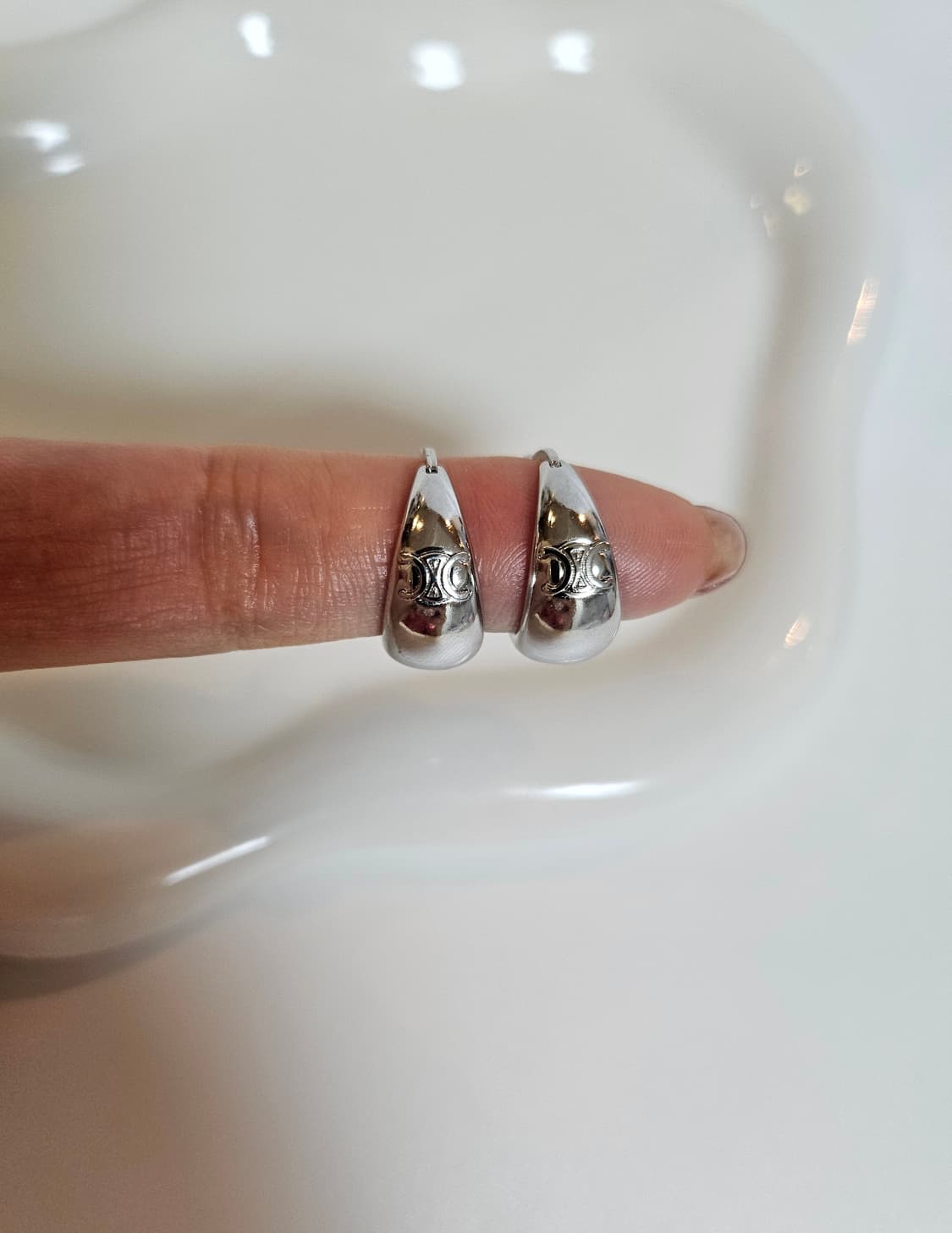 셀린느 트리오페 볼드 후프 귀걸이 상품이미지3