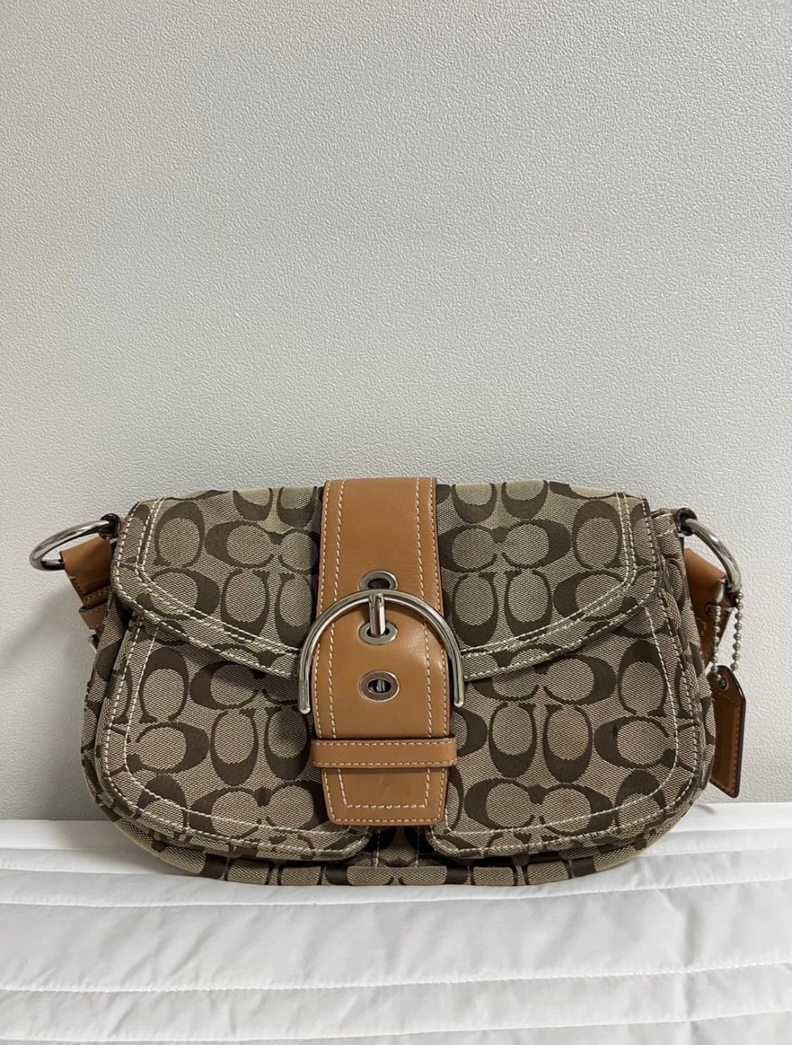 코치 숄더백 상품이미지1