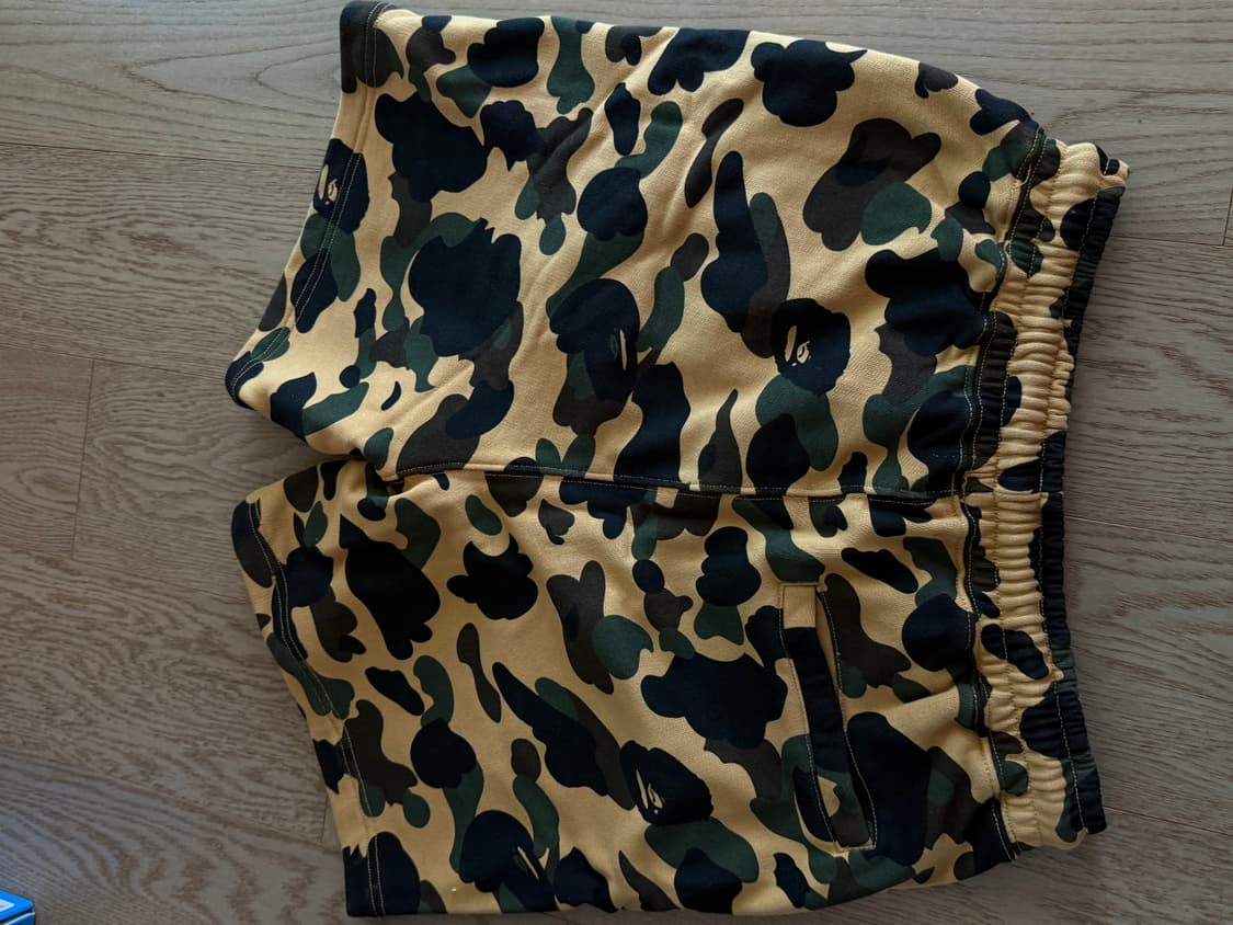 베이프 퍼스트 카모 자카드 원 포인트 릴렉스드 핏 스웨트쇼츠 옐로우 상품이미지10