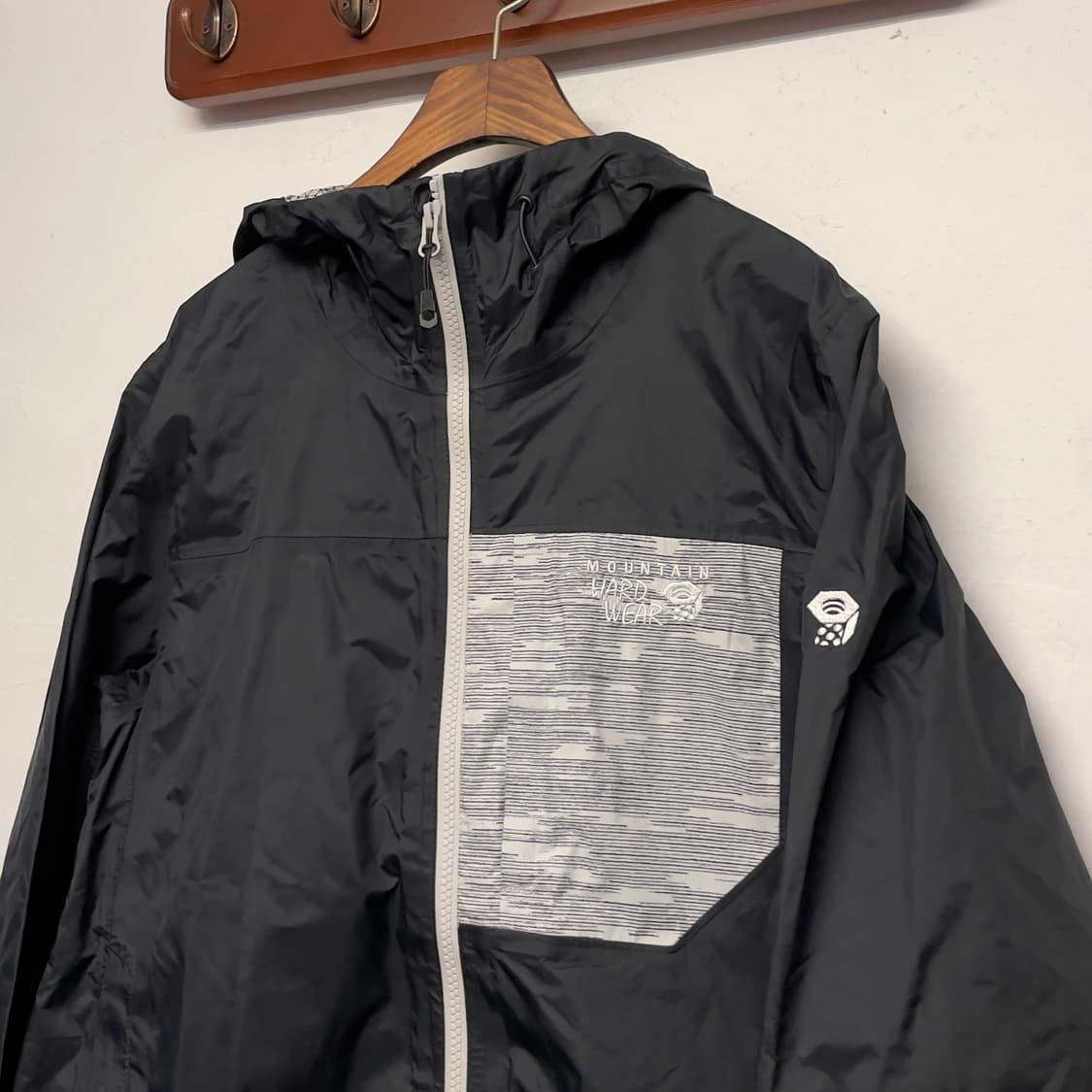마운틴 하드웨어 드라이 큐 블랙 바람막이 자켓  상품이미지2