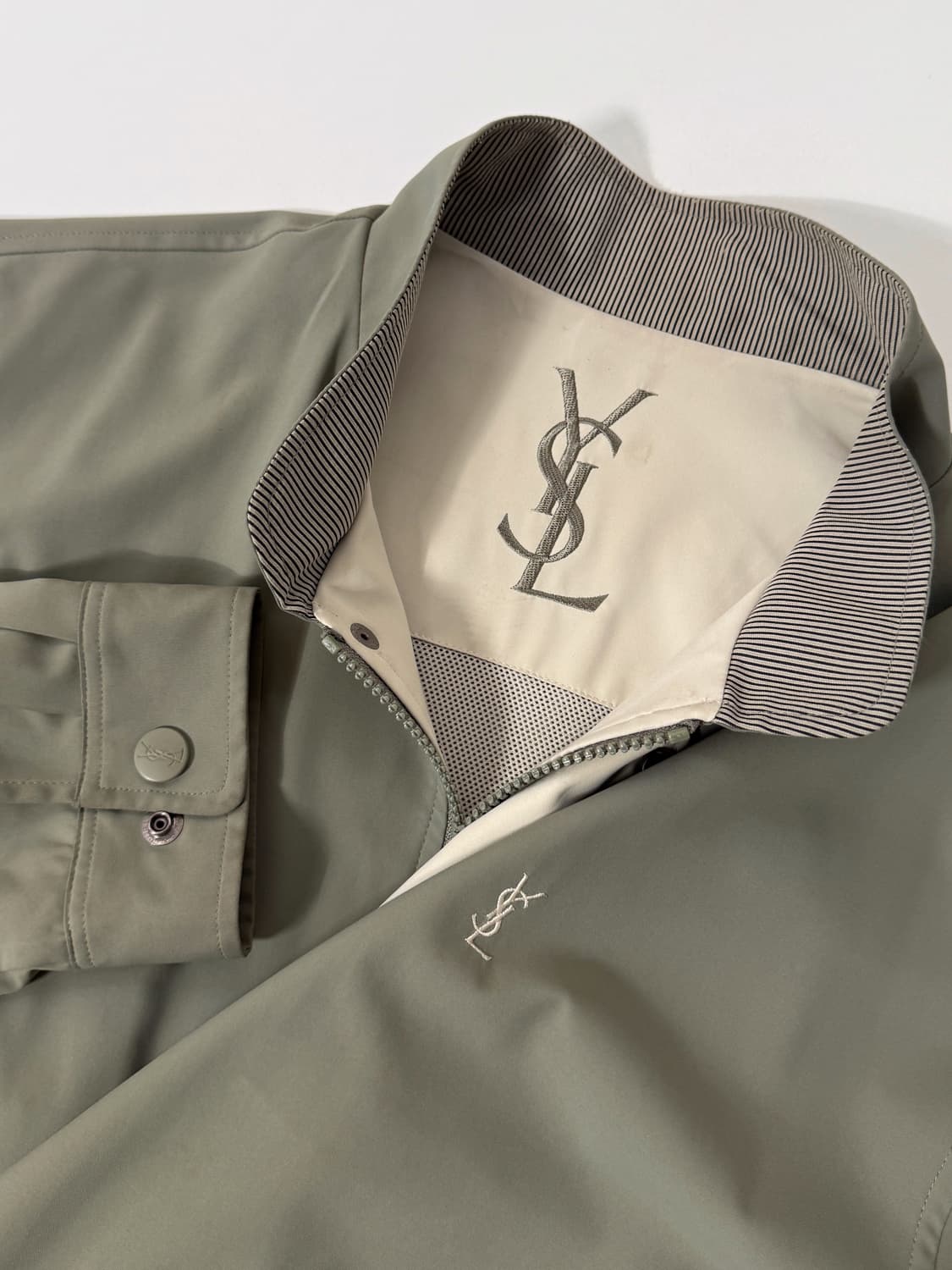 입생로랑 90‘s 오버핏 카키 폴리쉘 미니멀 블루종 자켓 상품이미지3