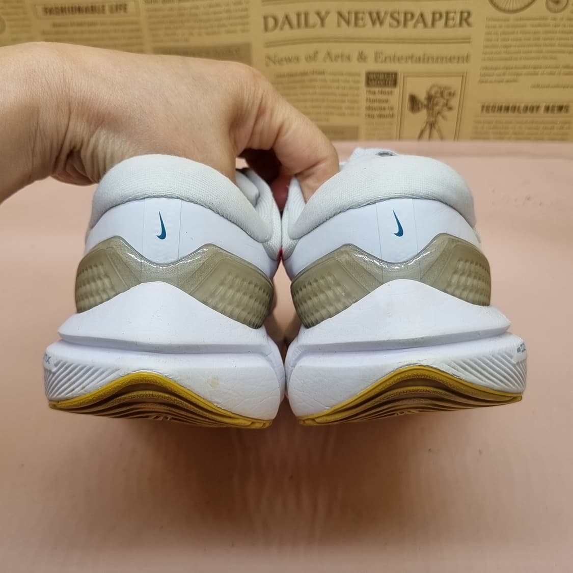 나이키 에어줌 보메로16 여성운동화240  상품이미지4