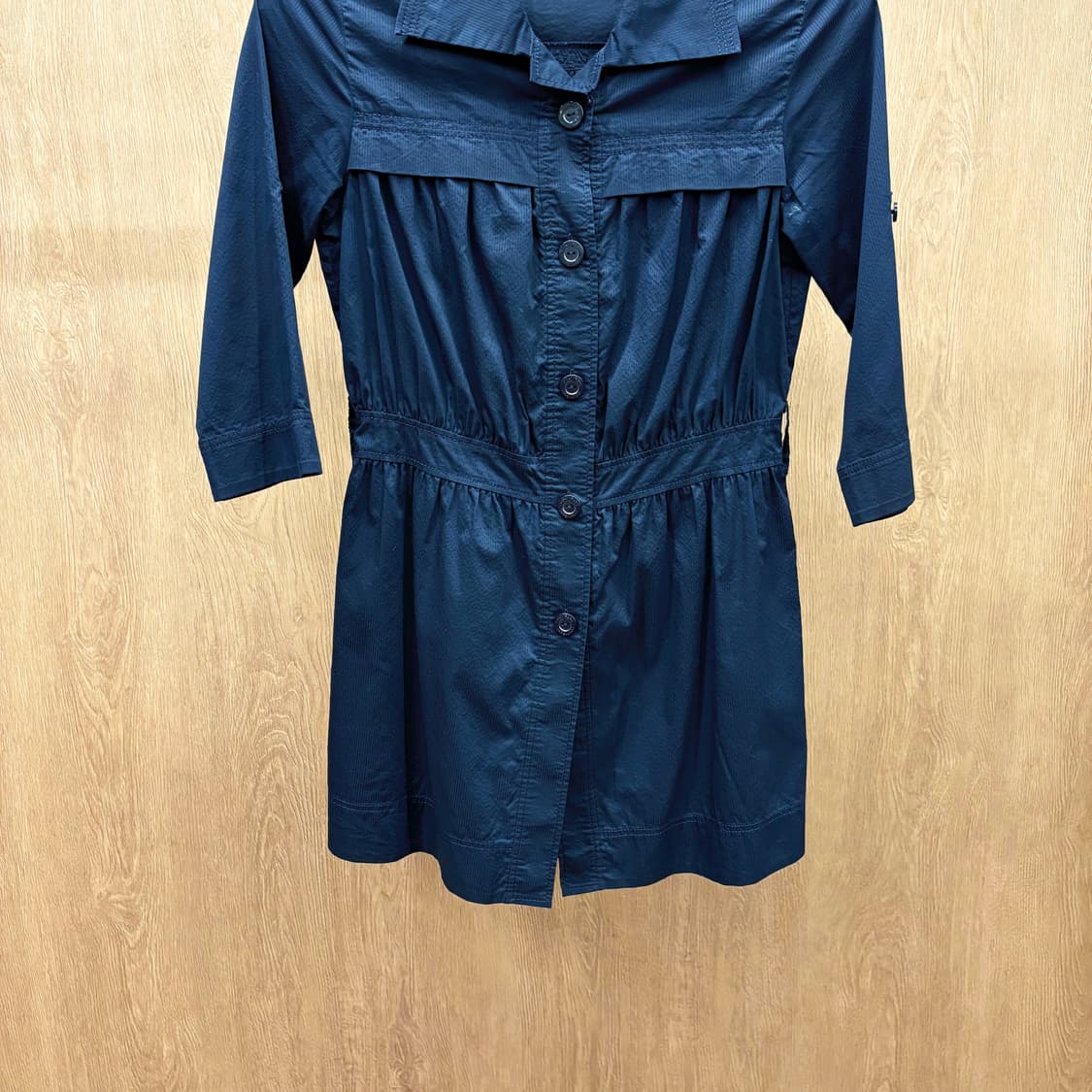 꾸레쥬 7부 클래식 카라 미니 원피스 플랩 포켓 디테일 A라인 블랙 상품이미지5