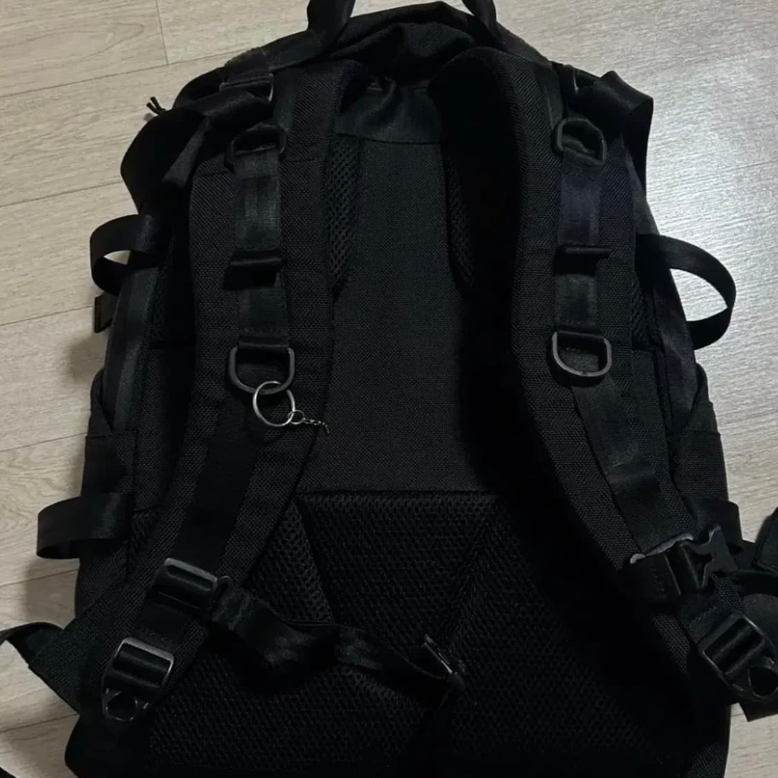 뉴에라 23시즌 리뉴얼 블랙 캐리어 백팩 상품이미지4