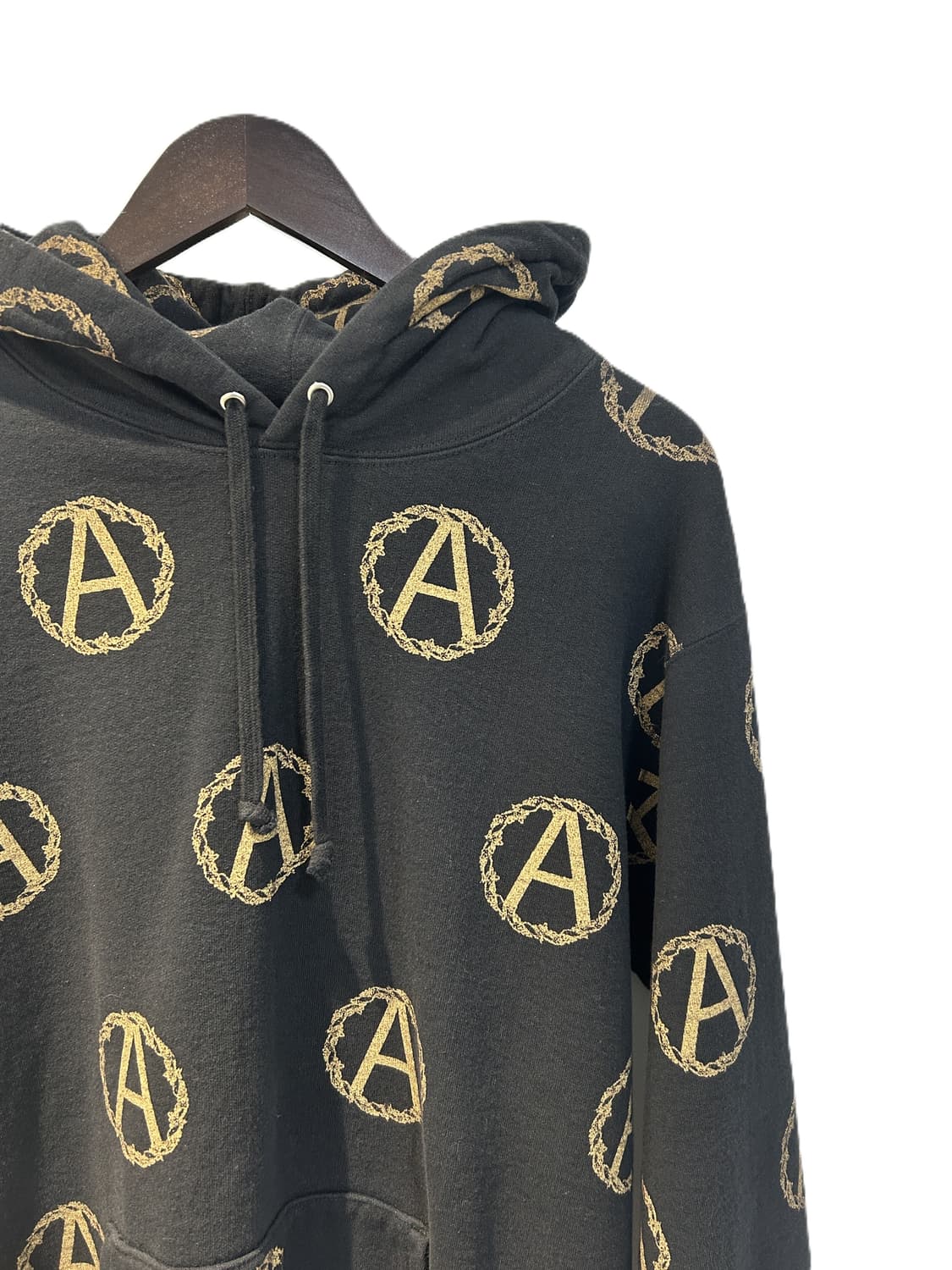 슈프림 x 언더커버 퍼블릭 에너미 모노그램 후드티 블랙 상품이미지3