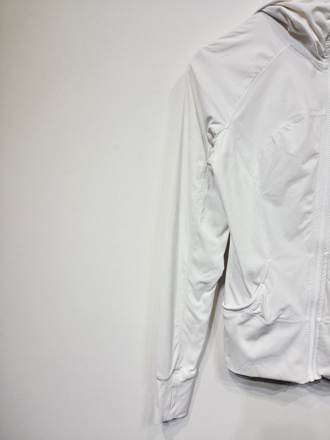 룰루레몬 뒷면 셔링 후드 집업 자켓 화이트 상품이미지5