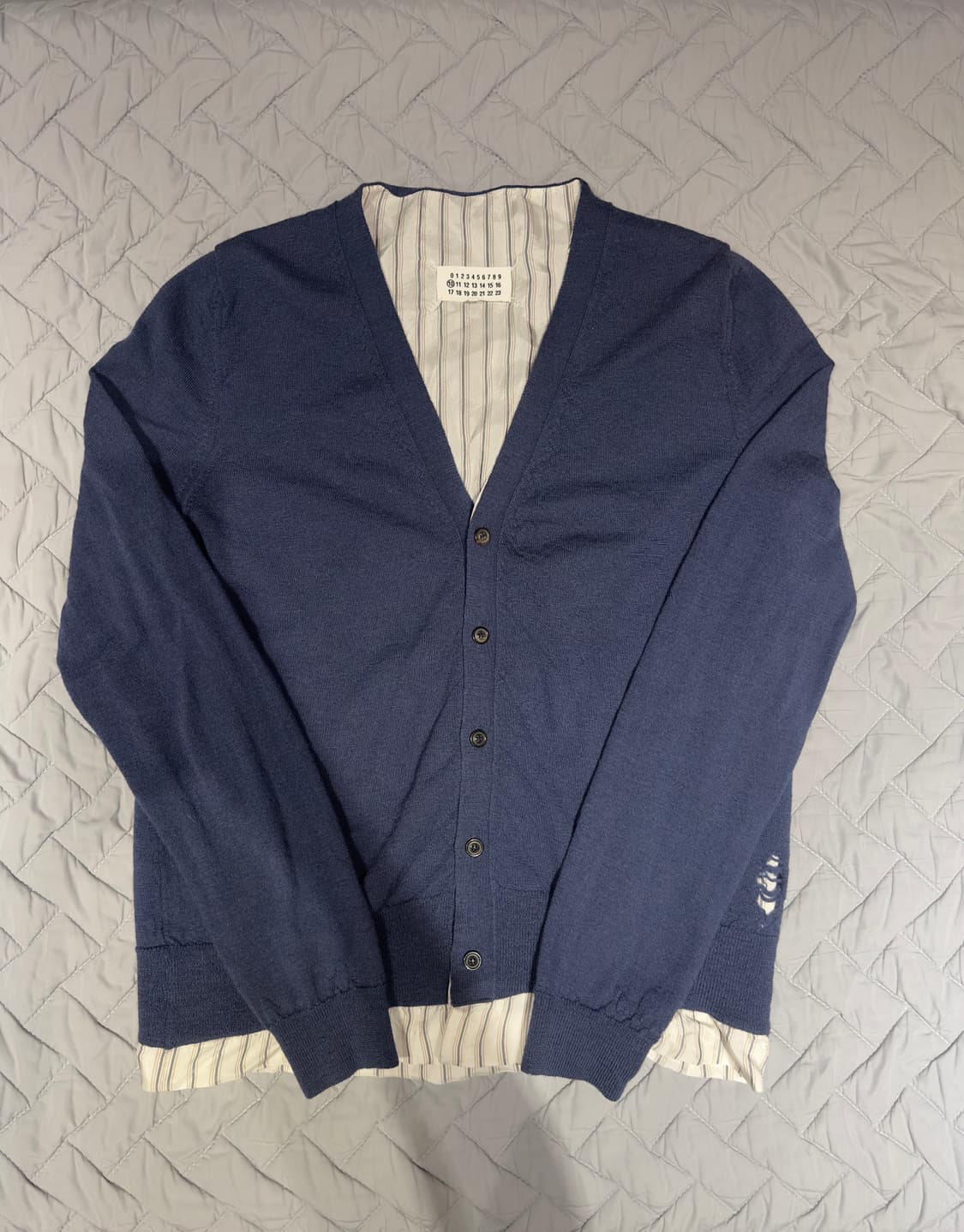 메종마르지엘라 21SS 울 브이넥 라인 디스트레스트 가디건 상품이미지1