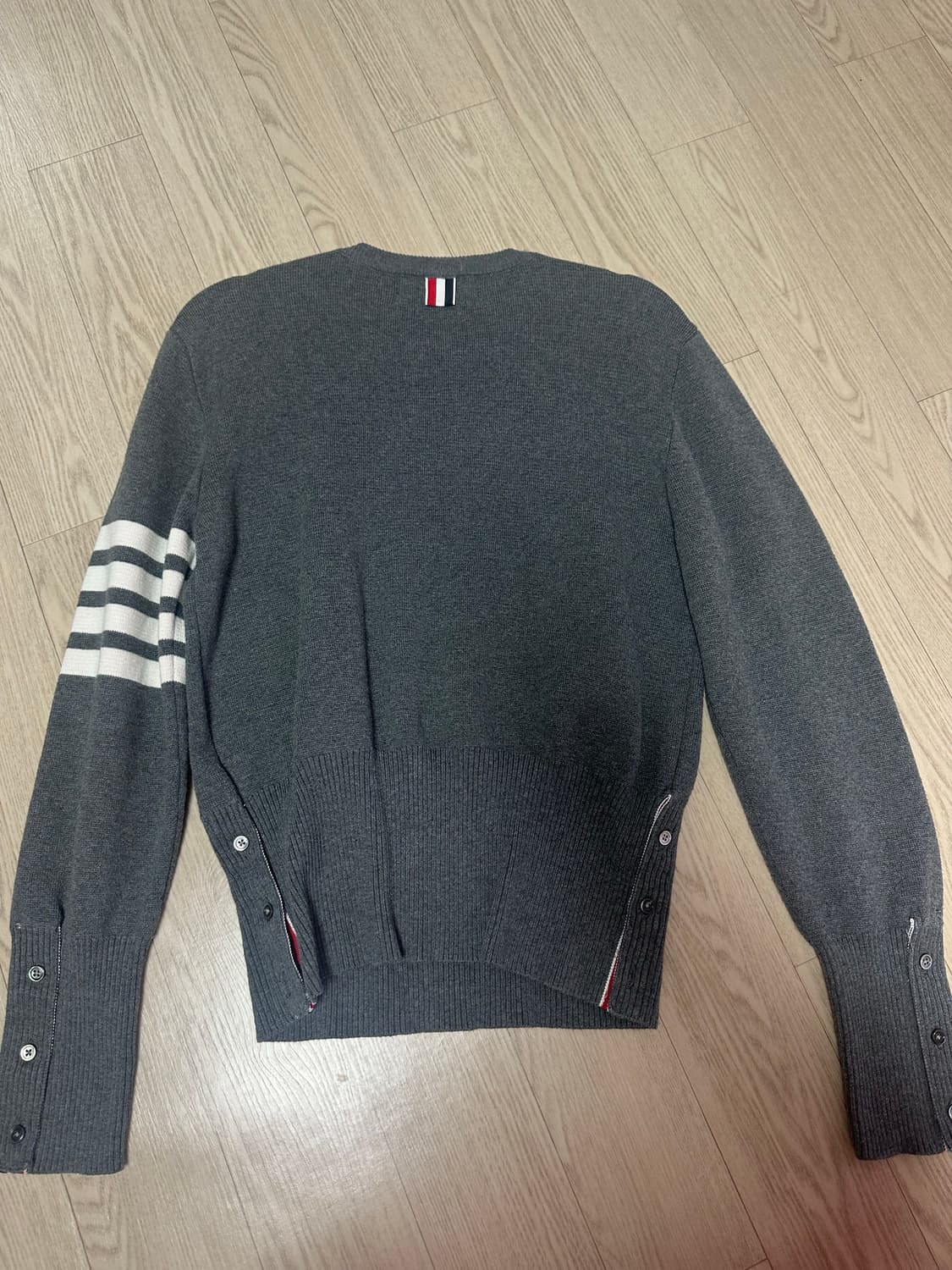 톰브라운 그레이 크롭 니트 상품이미지3