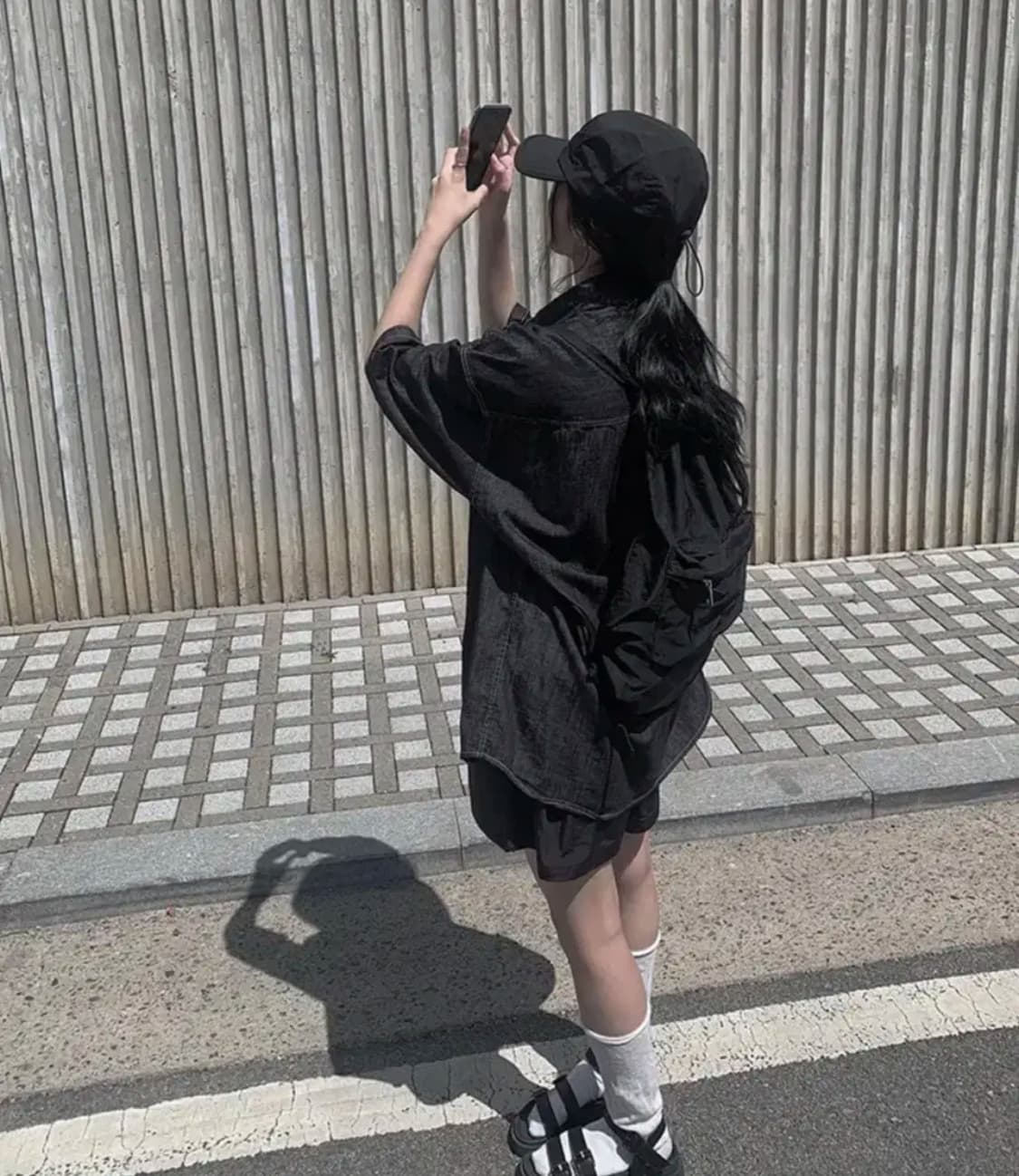[애니원모어] 블랙 데님 생지 오버핏 반팔 셔츠 상품이미지2