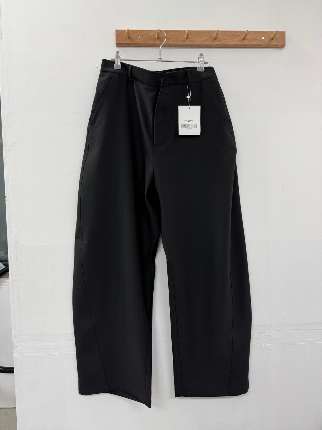 주앙옴므 리파인드 커브드 트라우저 블랙 상품이미지1