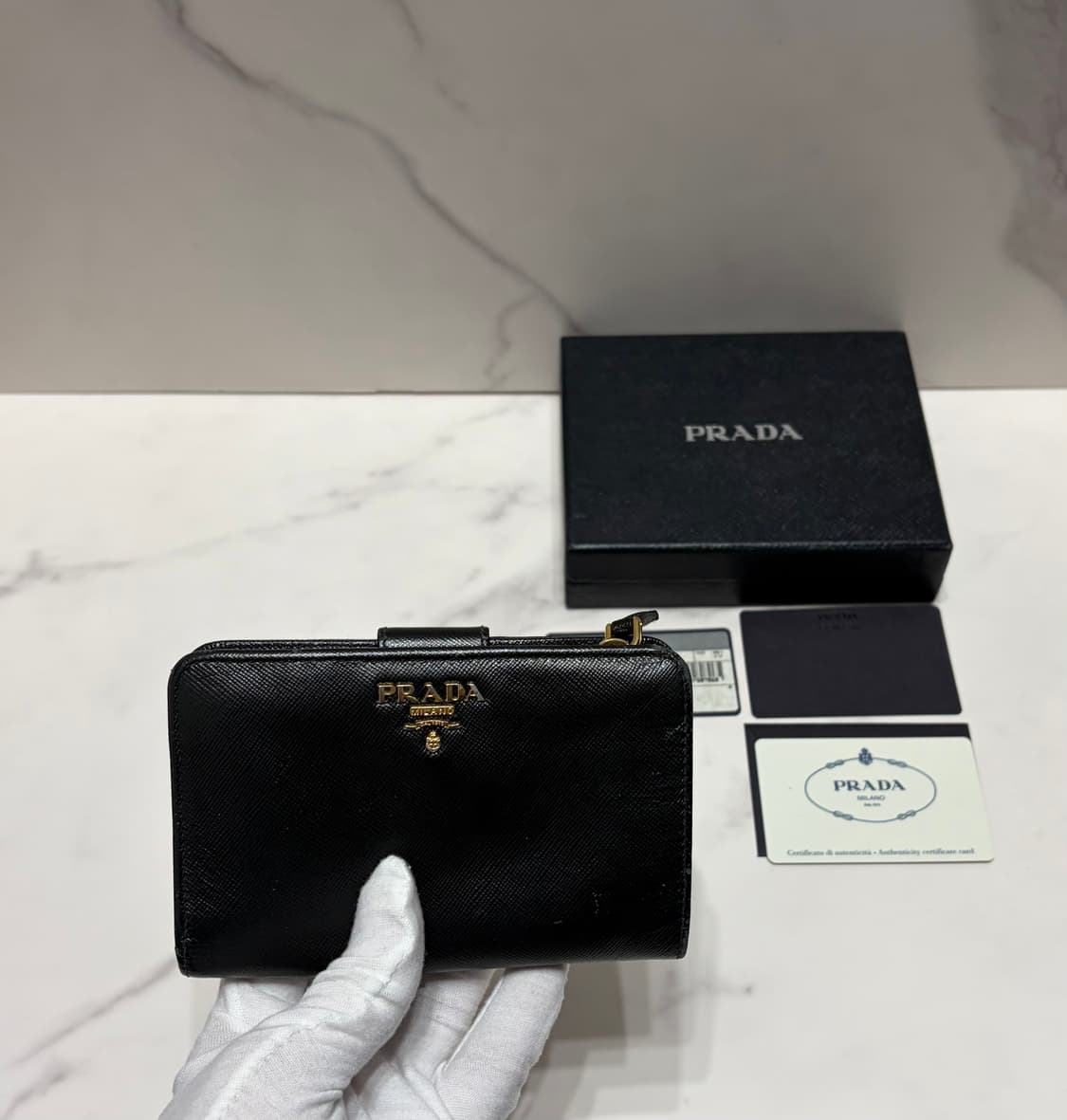 [정품] 프라다 사피아노 중지갑 블랙 백화점 풀구성 상품이미지1