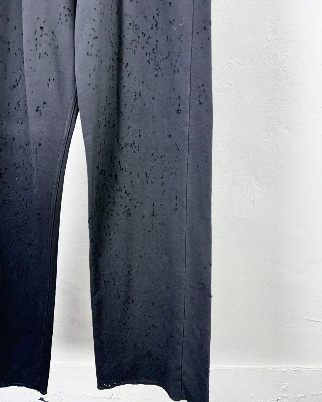 MM6 메종 마르지엘라 블랙 디스트로이드 와이드 코튼 스웨트 팬츠 상품이미지5