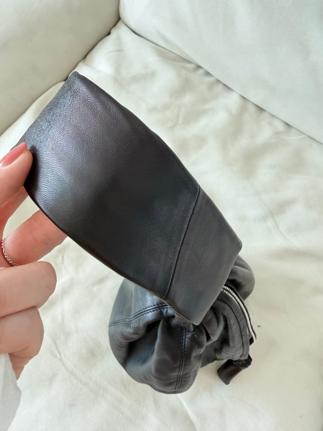 르메르 블랙 펄스 볼백 상품이미지8