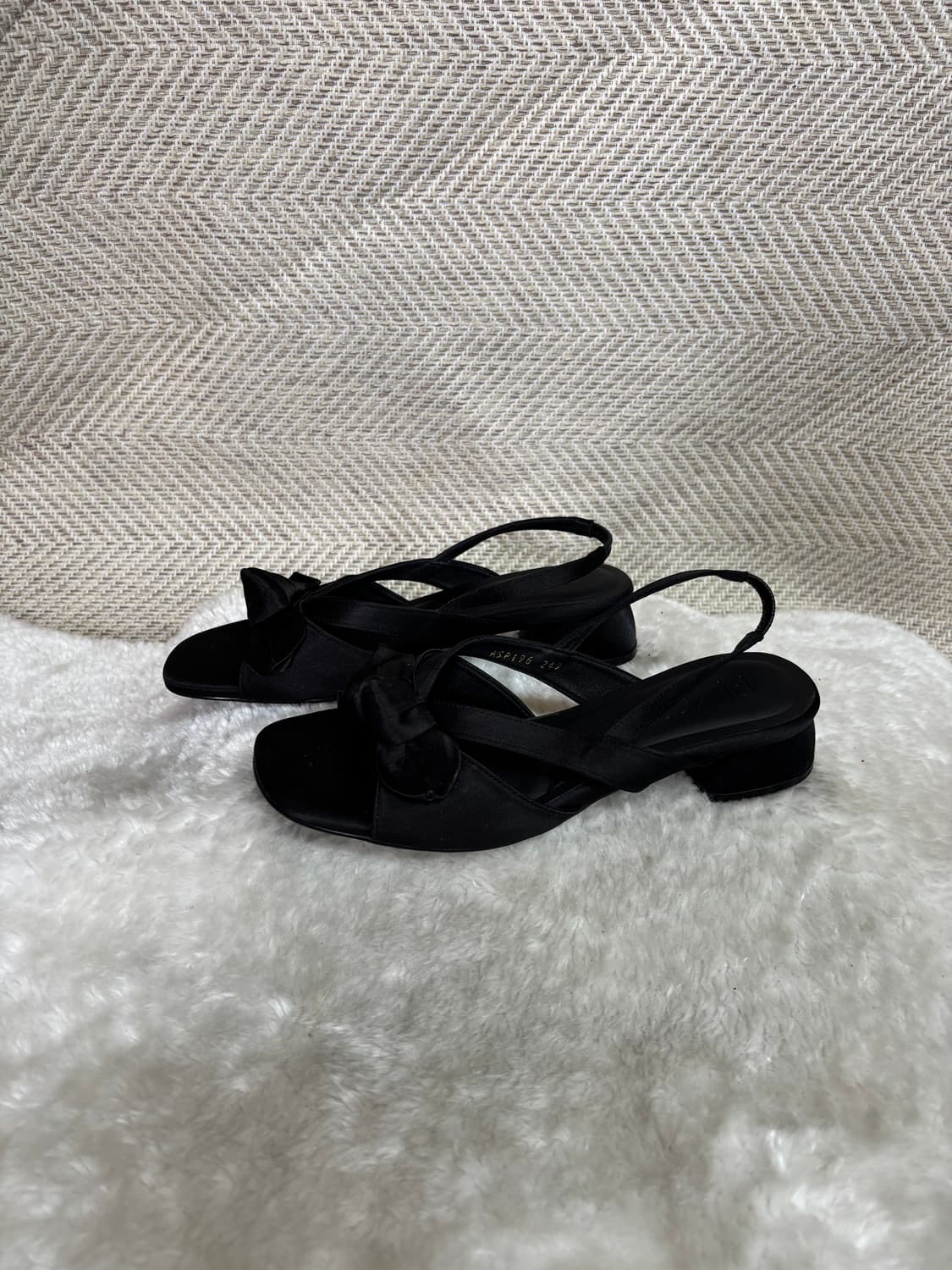 프라이빗 클로젯 블랙 새틴 리본 슬링백 샌들 240 상품이미지2