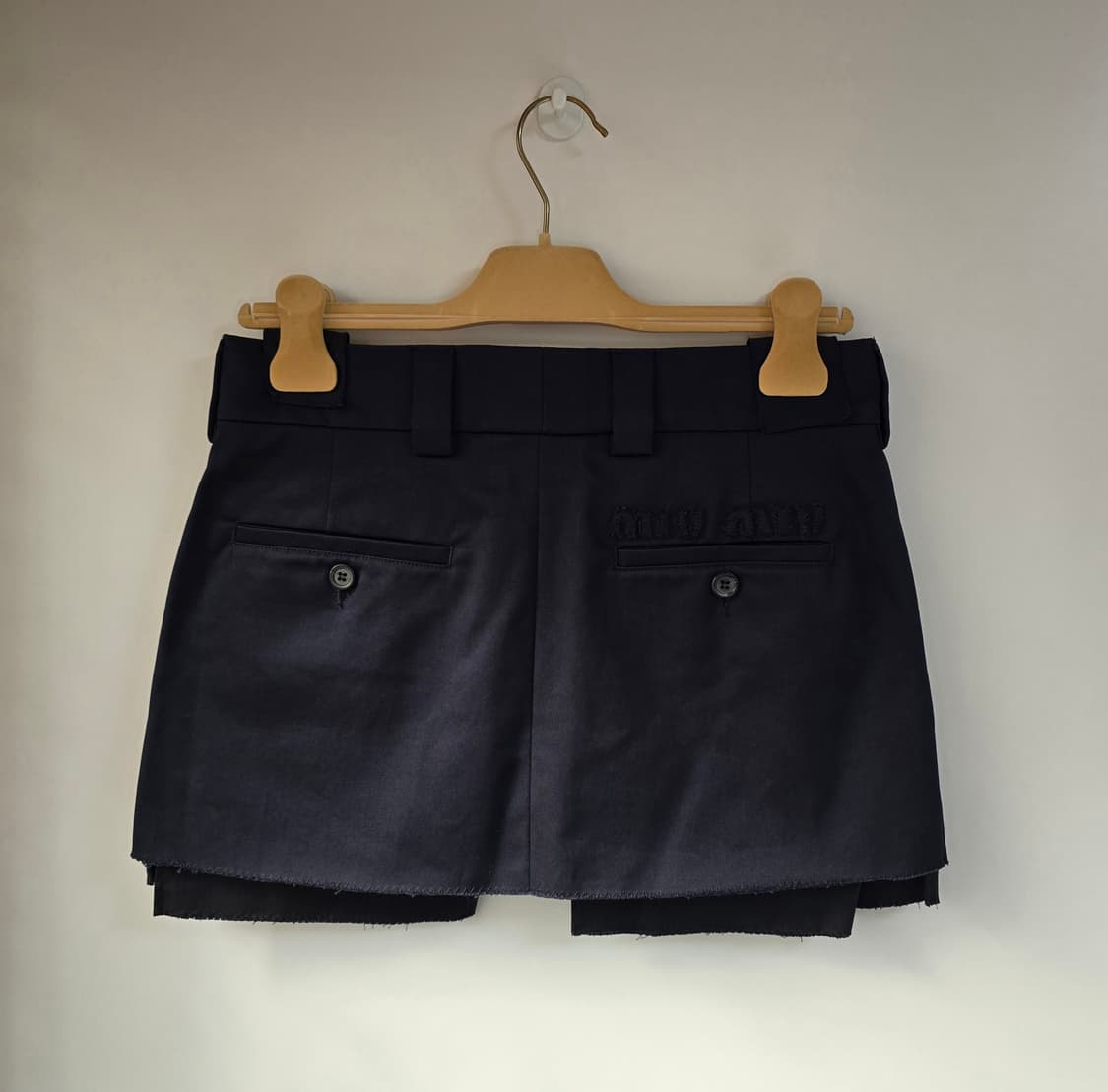 새제품] 미우미우 플리츠 로우라이즈 미니 스커트 22SS 상품이미지2