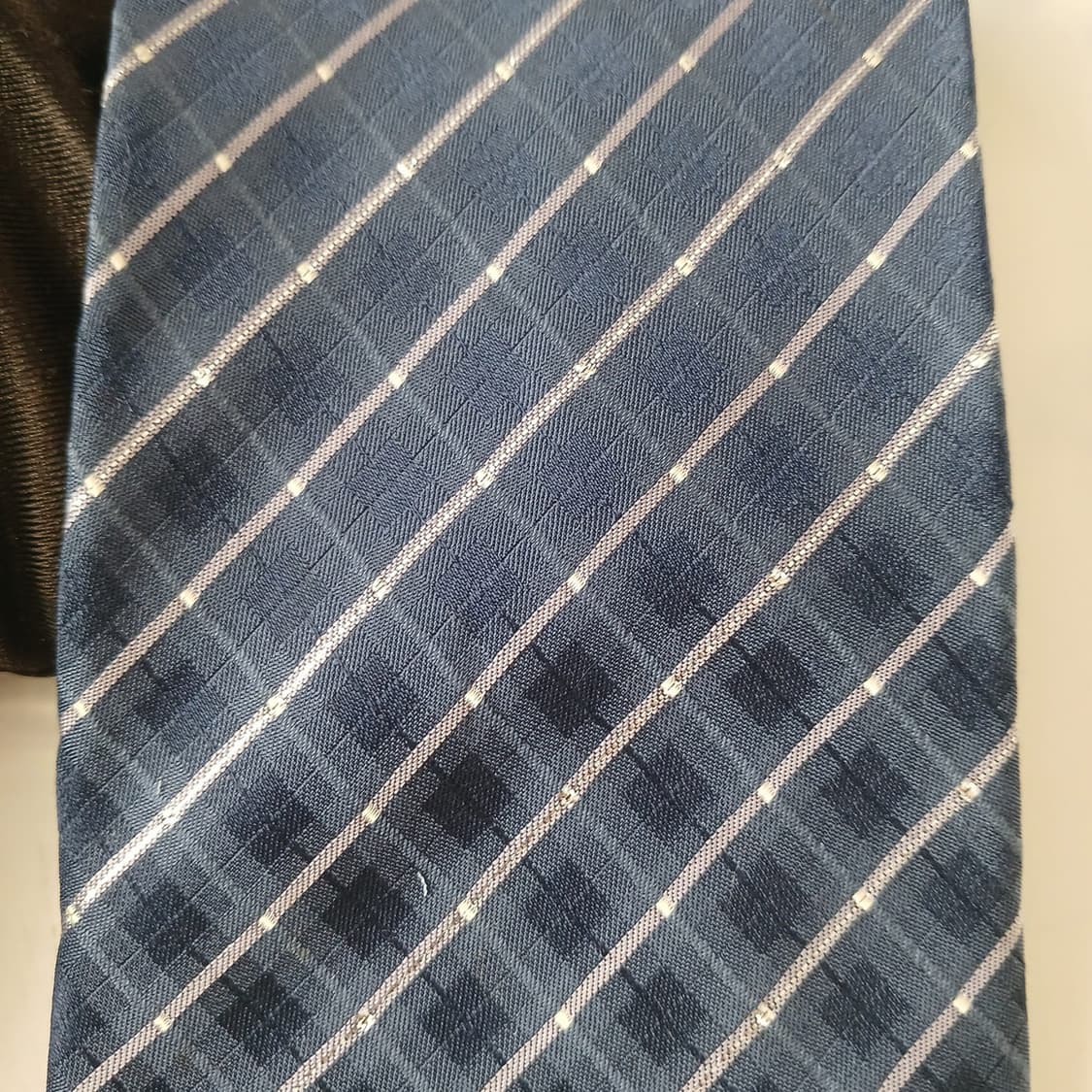 입생로랑 실크 네이비 스트라이프 넥타이 9.7cm A+등급 A19593
 상품이미지8