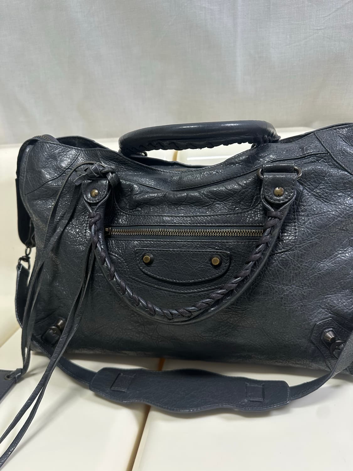 [A 정품] 발렌시아가 시티 모터백 미디움 다크그레이 상품이미지2