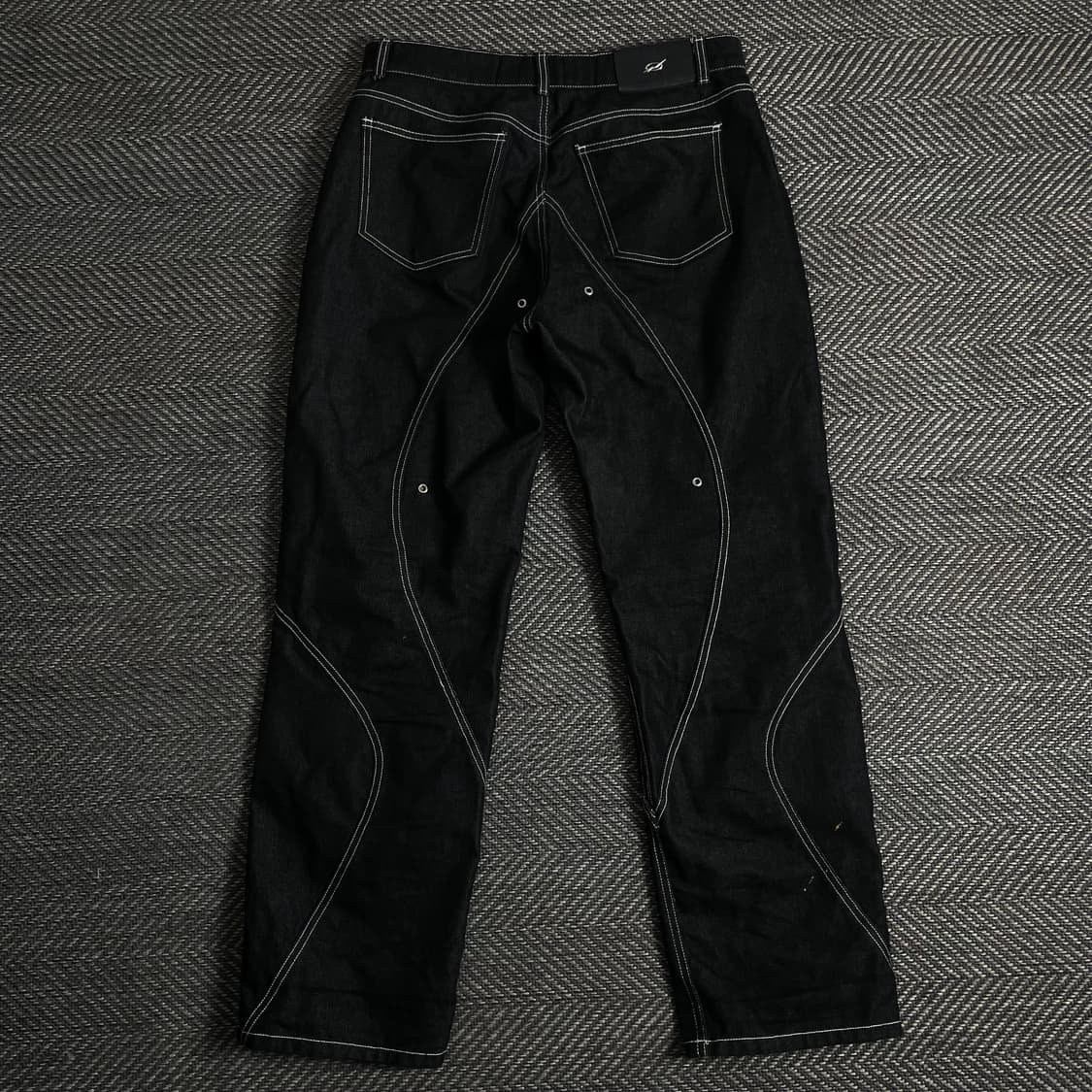 51퍼센트 스티치 디테일 커브드 블랙 데님 팬츠y 3142 상품이미지4