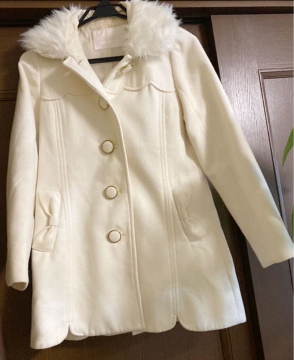 리즈리사 달천깔 화이트 퍼 카라 리본 코트 상품이미지1